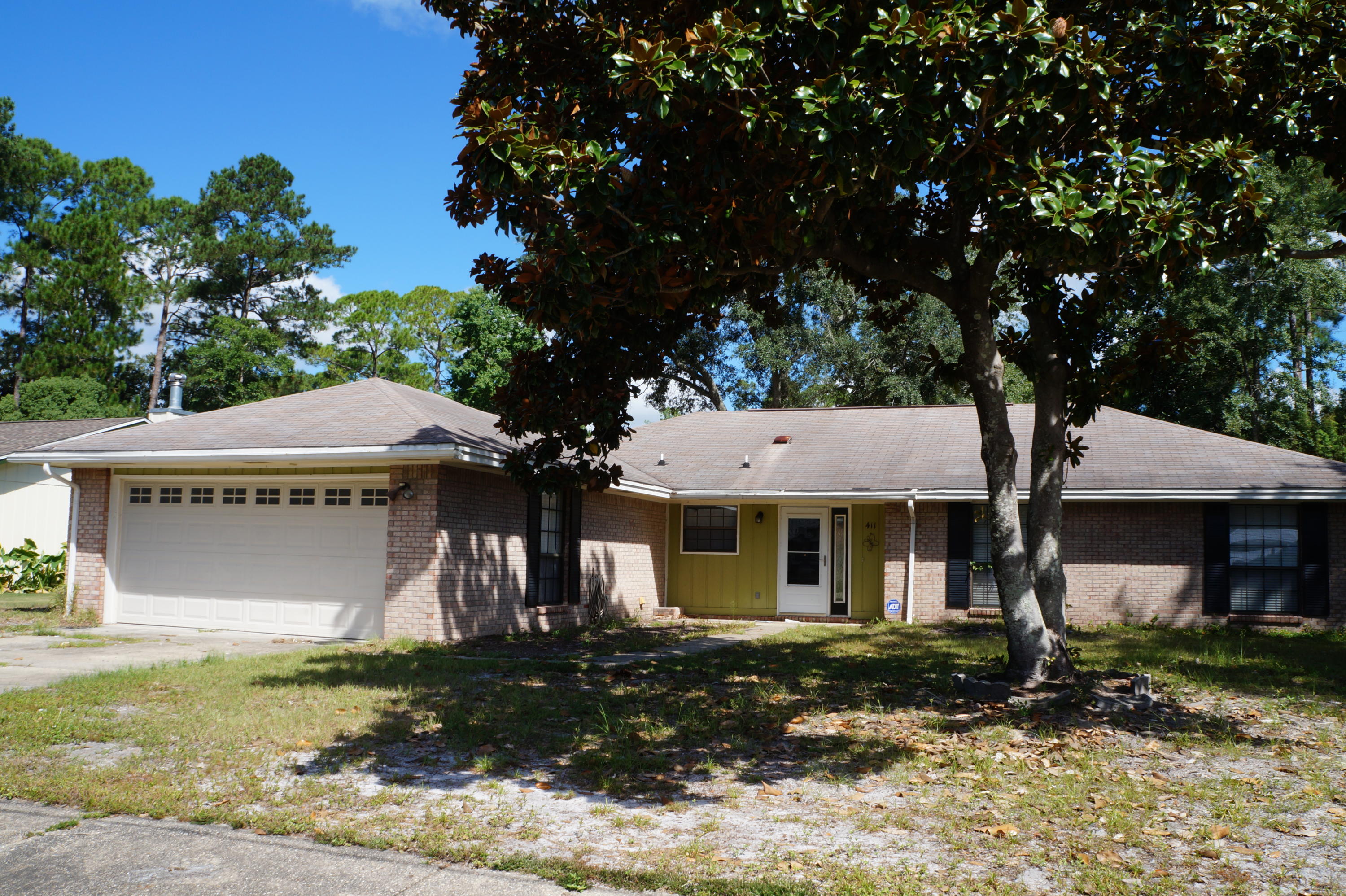 SHORT SALE - All Brick Home Centrally Located In Niceville! Large Back Yard. AC New In 2013. This Home Is Ready for Your Touch! Don't miss this awesome opportunity! Buyer to verify all measurements.