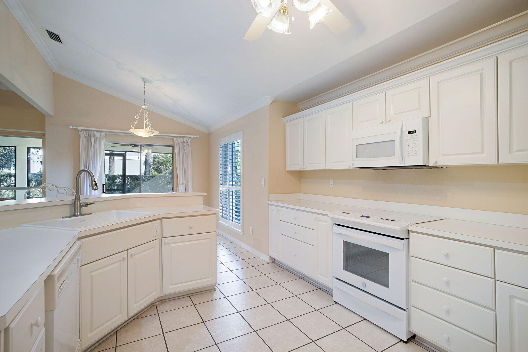EMERALD LAKES PH 1 - Residential