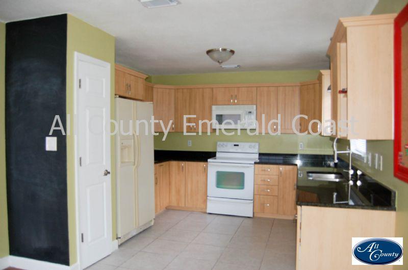 EMERALD ESTATES - Residential Lease