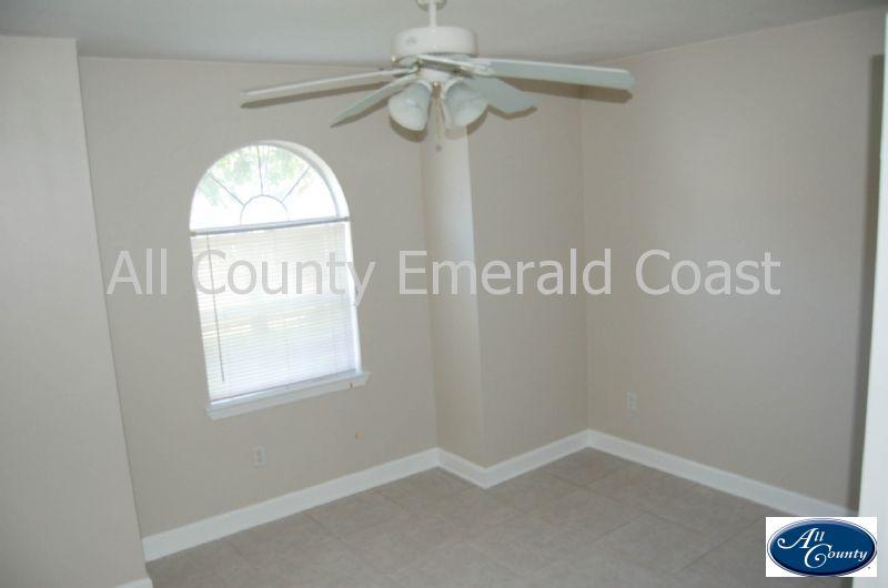 EMERALD ESTATES - Residential Lease