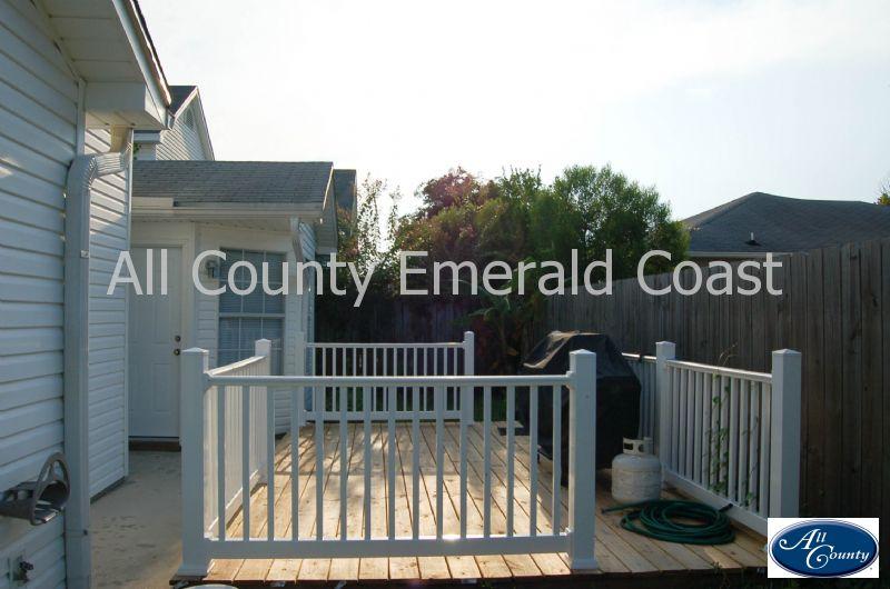 EMERALD ESTATES - Residential Lease