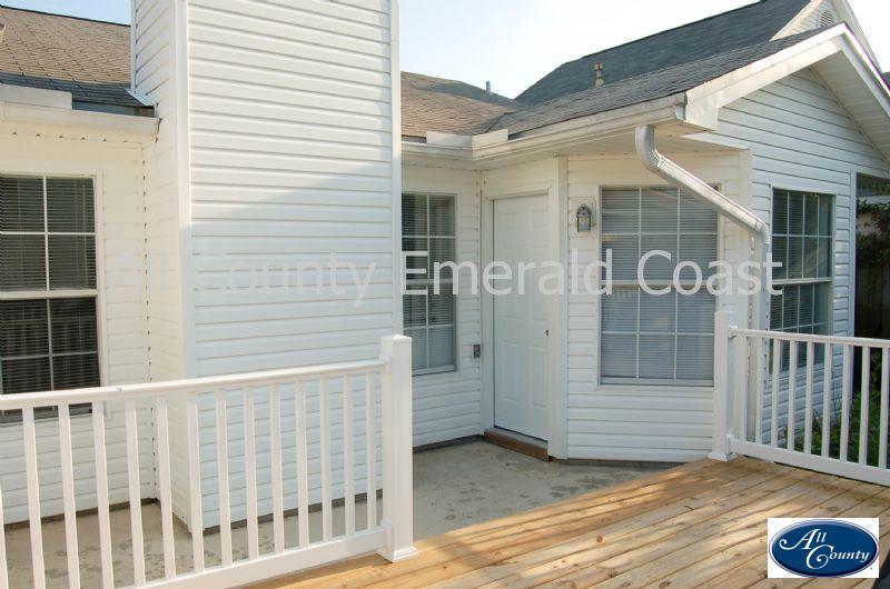 EMERALD ESTATES - Residential Lease