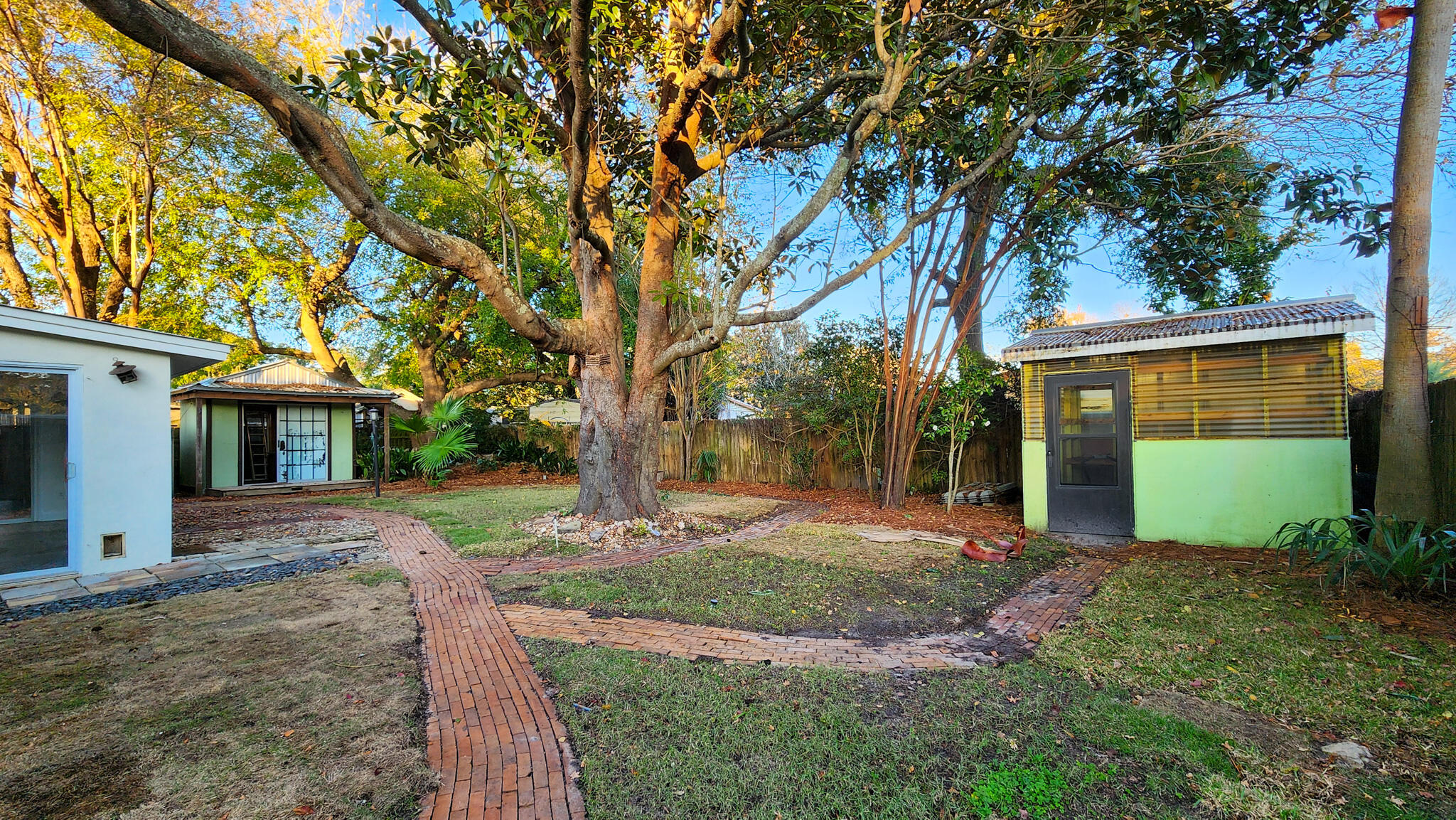OAK TREE PARK - Residential