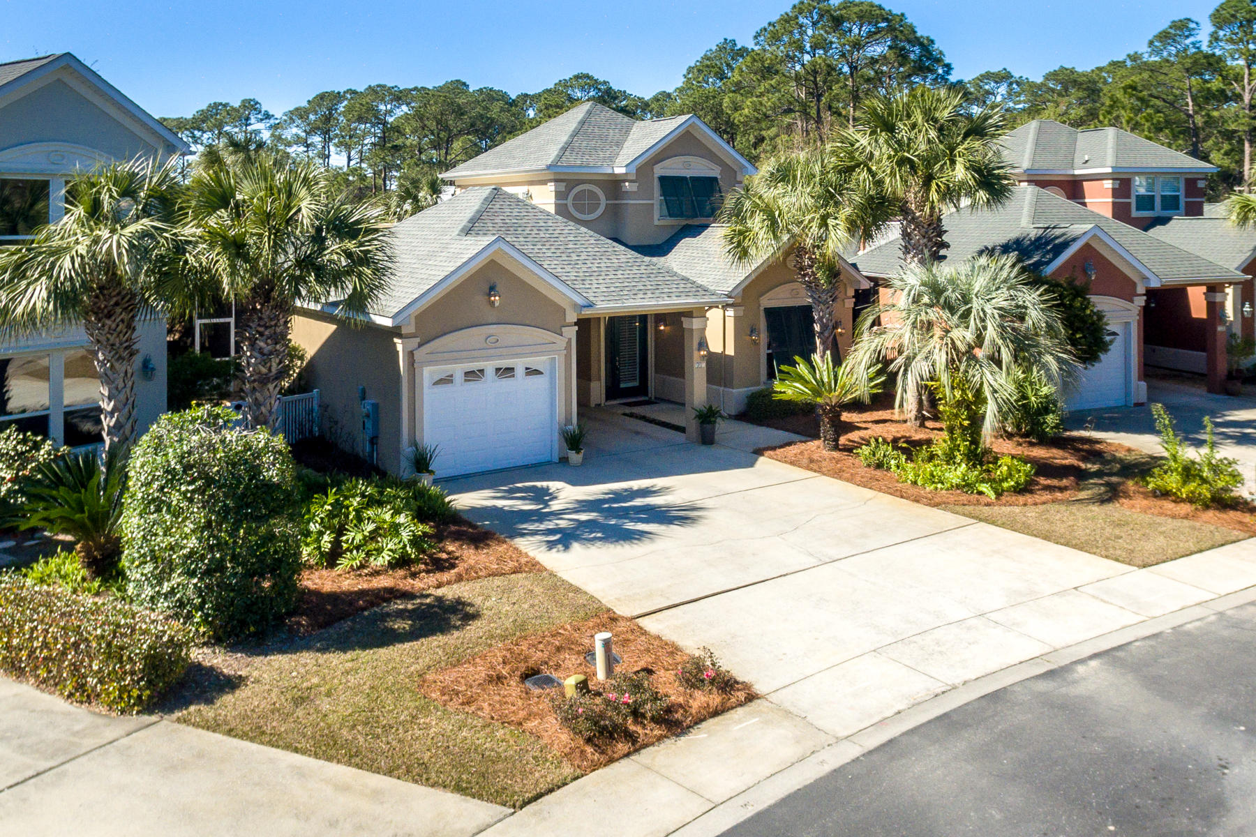 FAIRWAY VILLAS - Residential