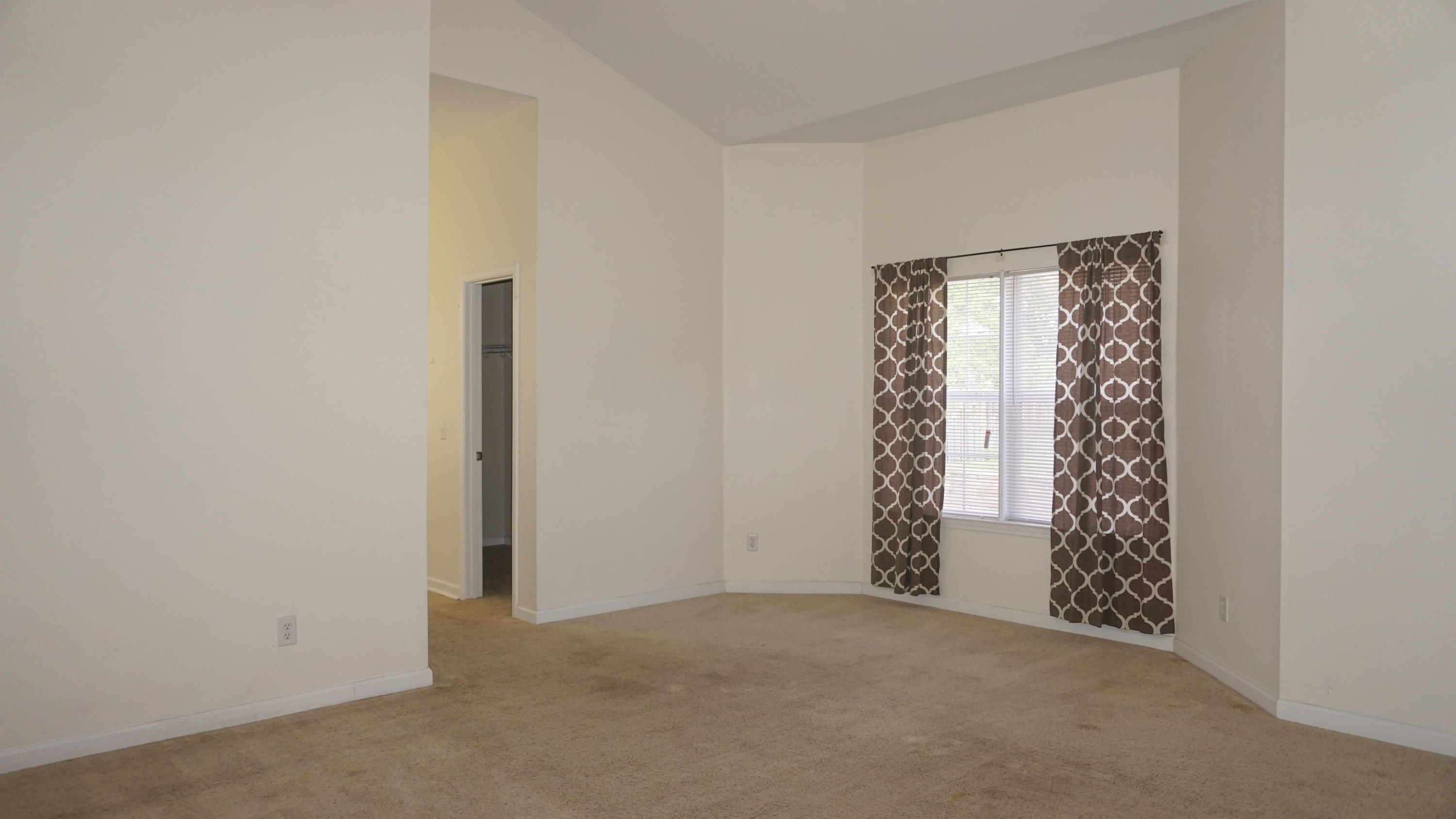 BRANDON OAKS 2ND ADD - Residential Lease