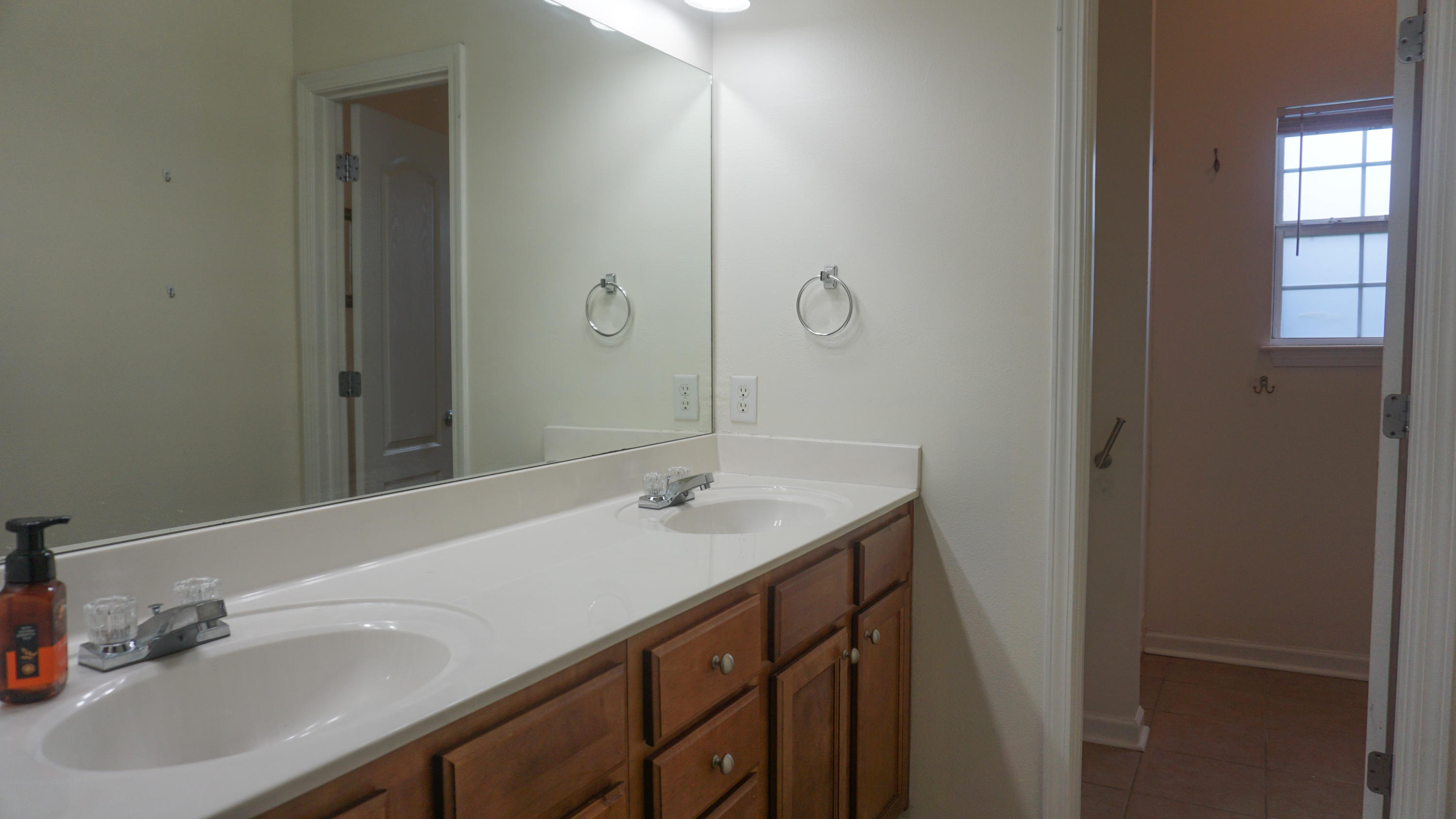 BRANDON OAKS 2ND ADD - Residential Lease