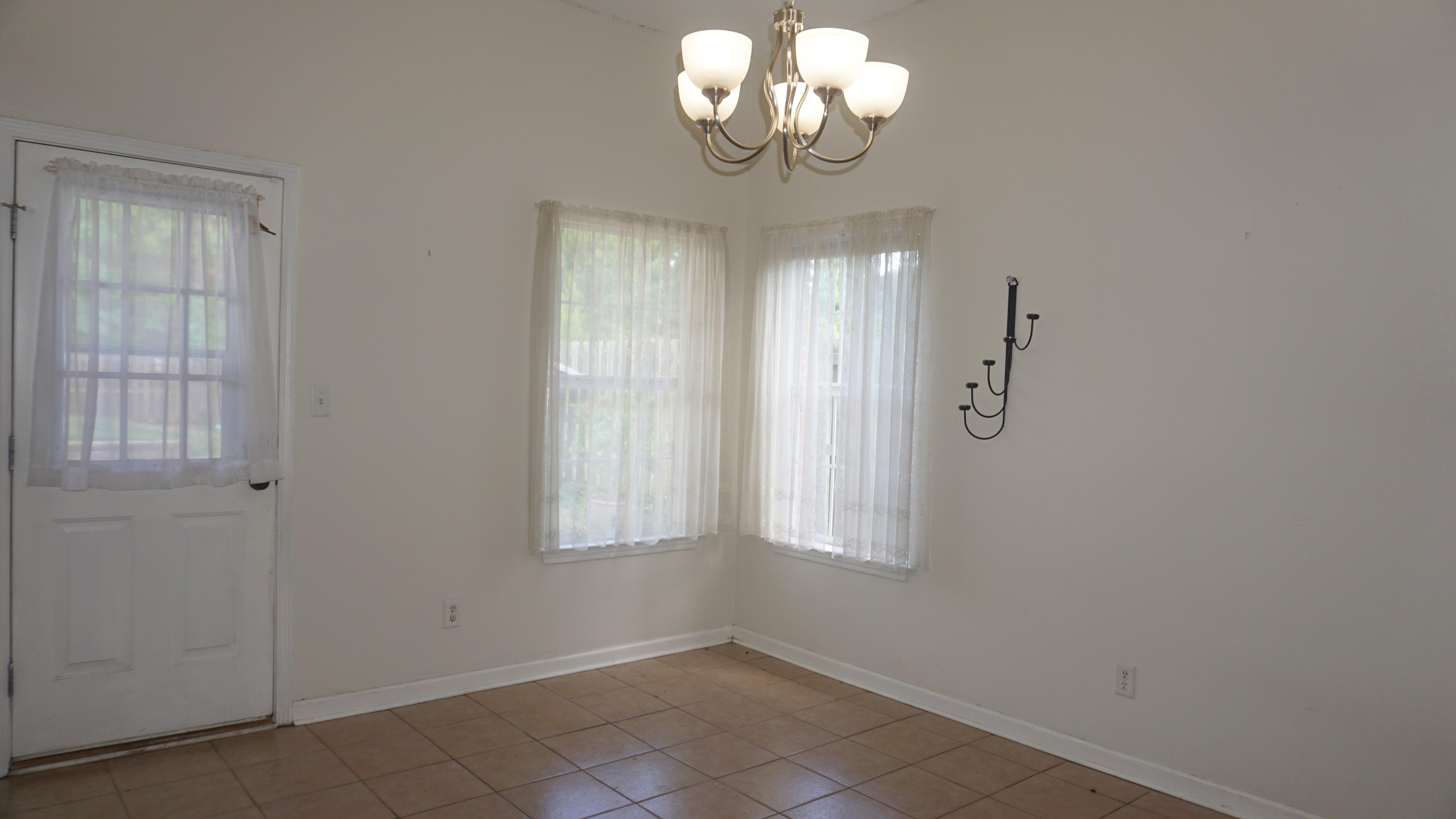 BRANDON OAKS 2ND ADD - Residential Lease