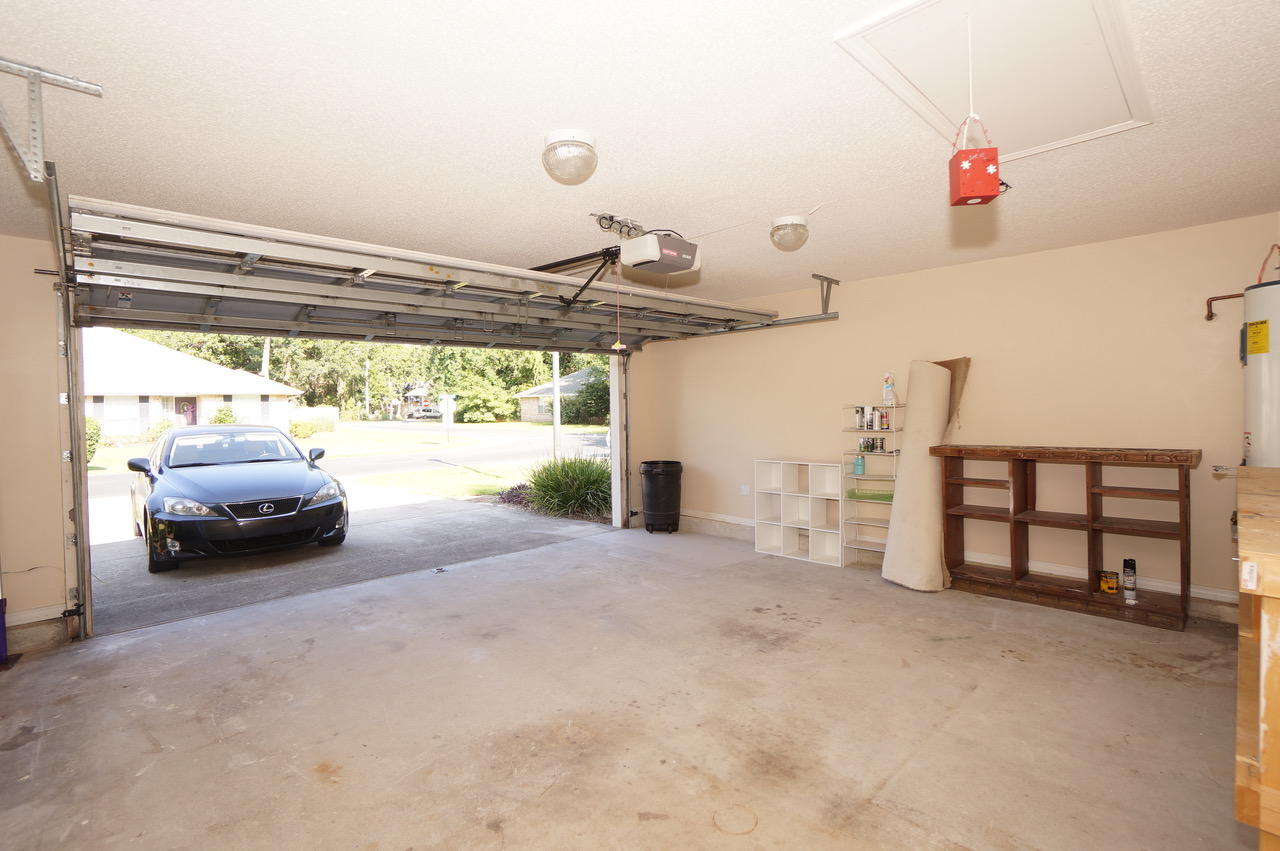 MACK BAYOU POINTE - Residential Lease