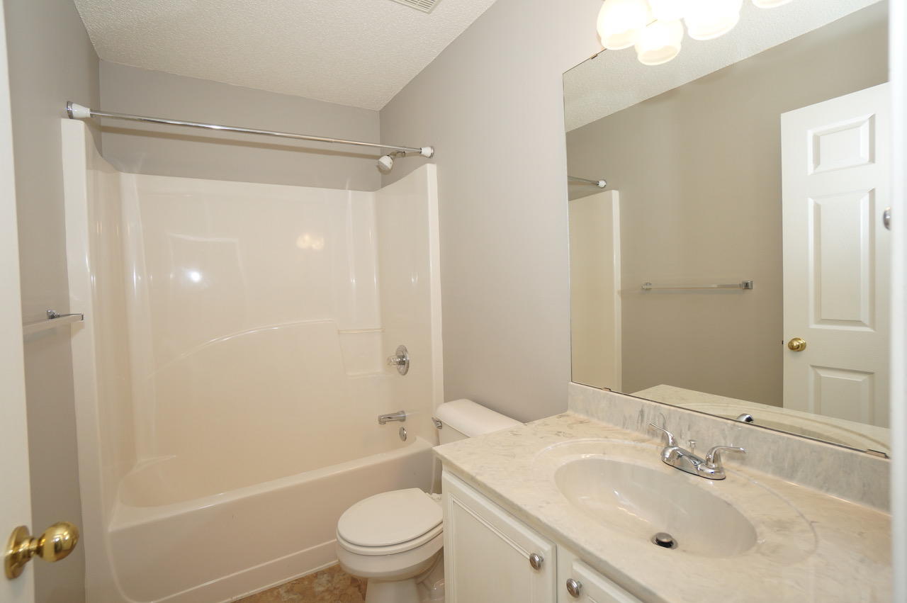 MACK BAYOU POINTE - Residential Lease