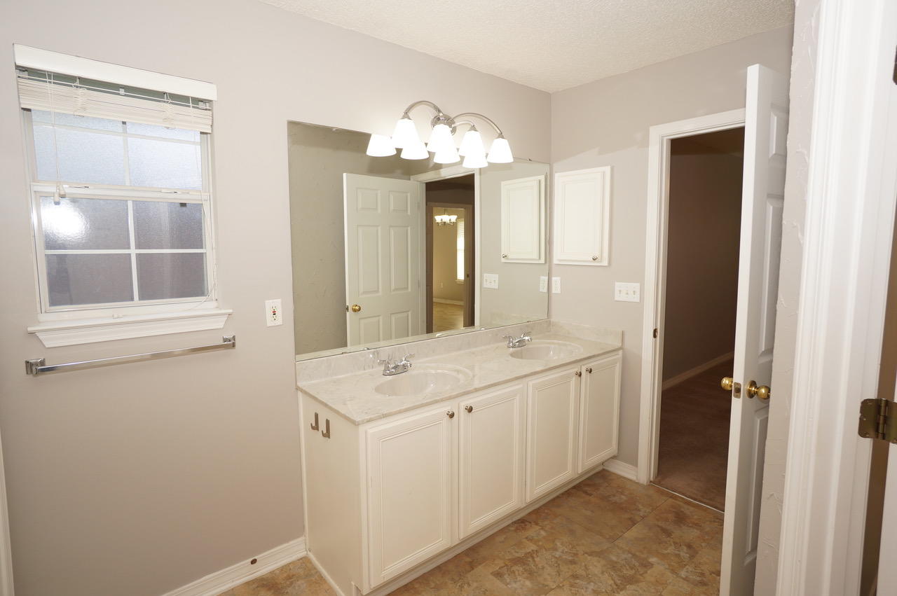 MACK BAYOU POINTE - Residential Lease