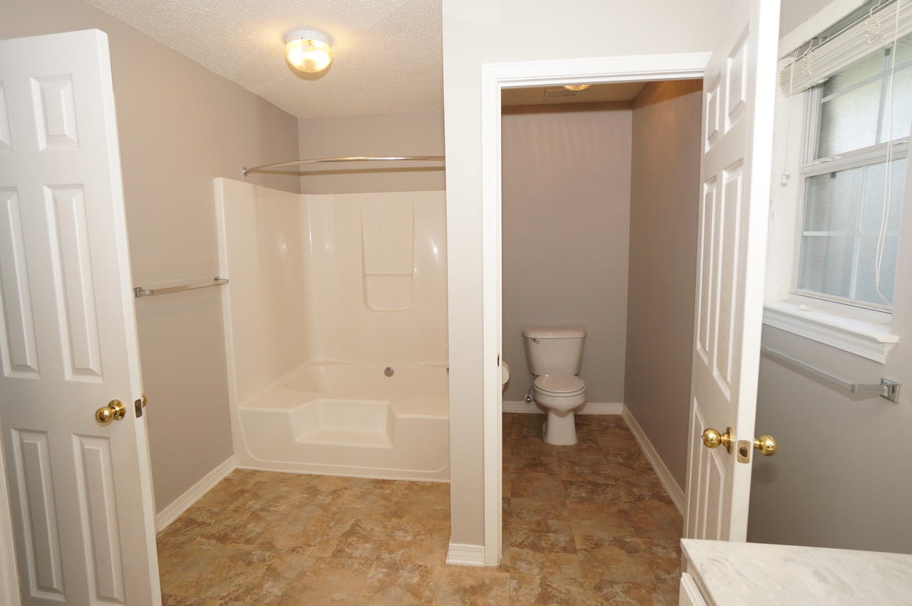MACK BAYOU POINTE - Residential Lease
