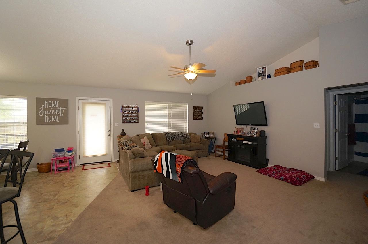MACK BAYOU POINTE - Residential Lease