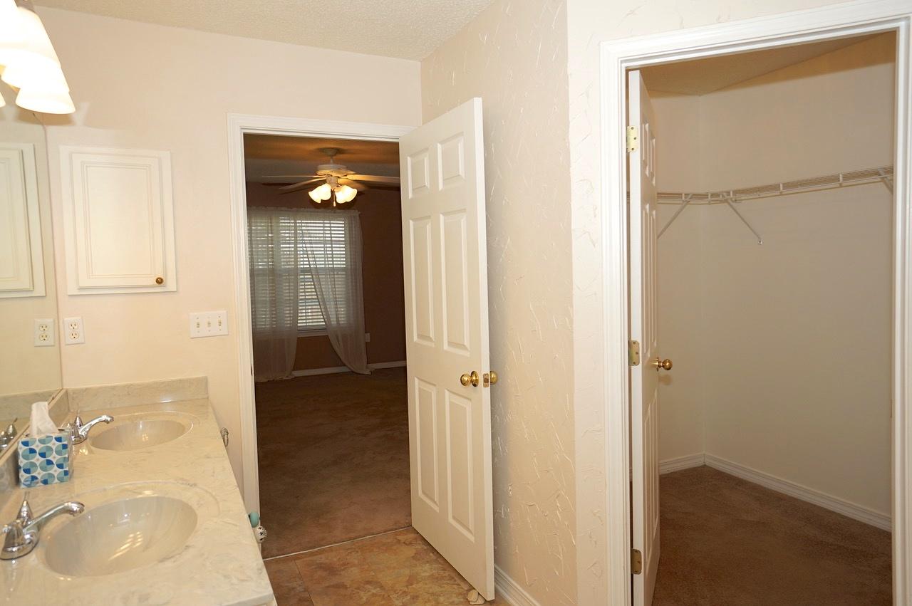MACK BAYOU POINTE - Residential Lease