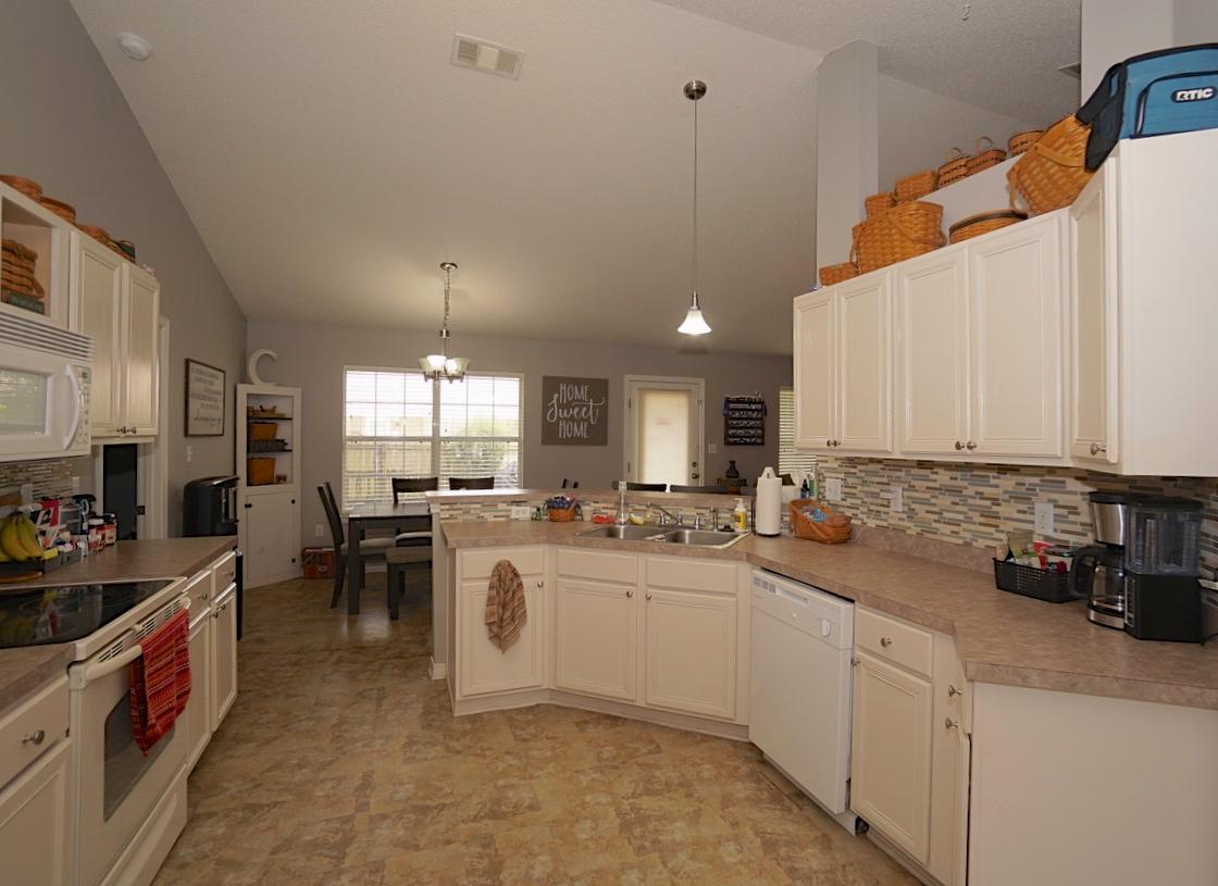 MACK BAYOU POINTE - Residential Lease