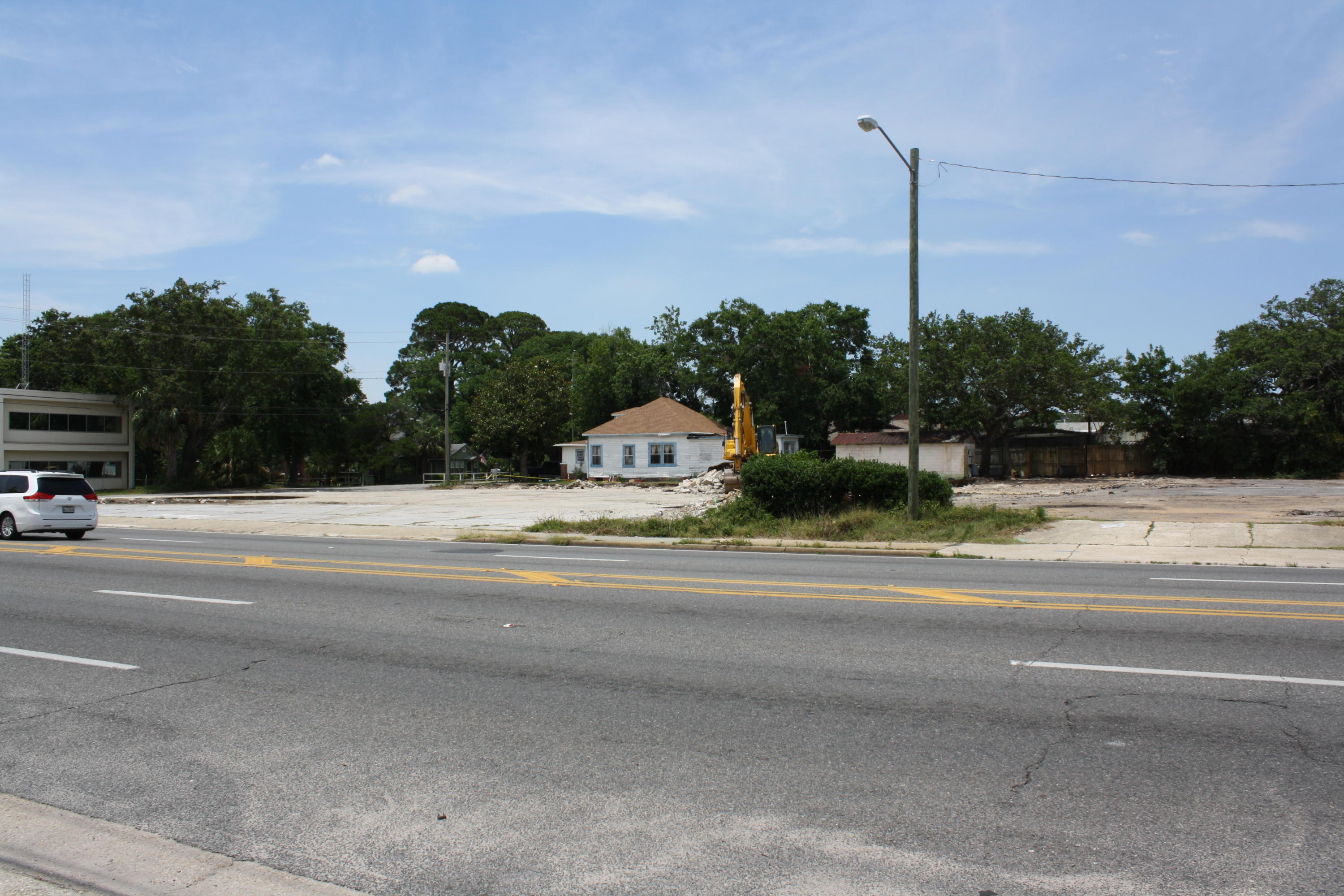 FWB98 CITYH-DOWNTWN - Land