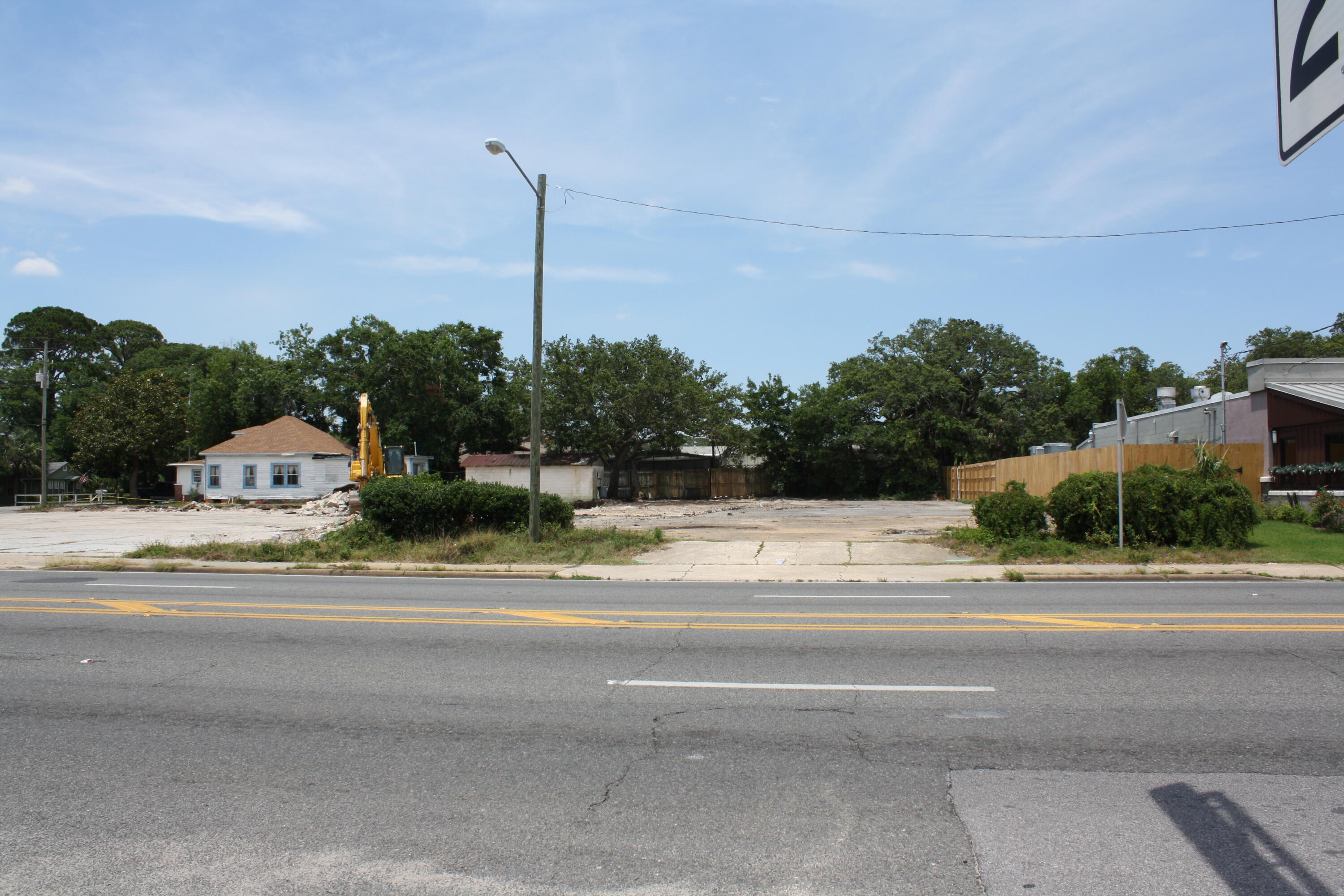 FWB98 CITYH-DOWNTWN - Land