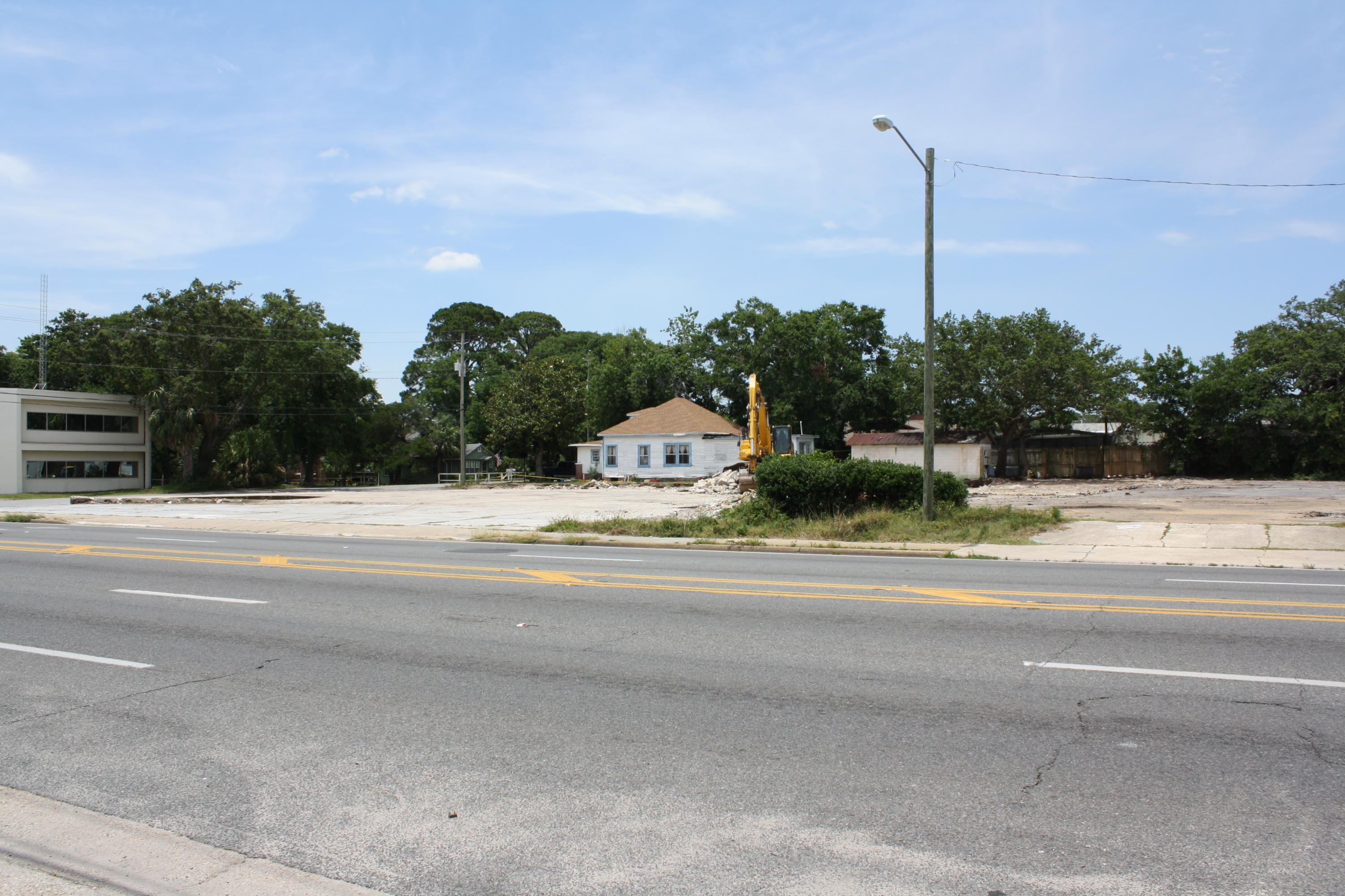 FWB98 CITYH-DOWNTWN - Land