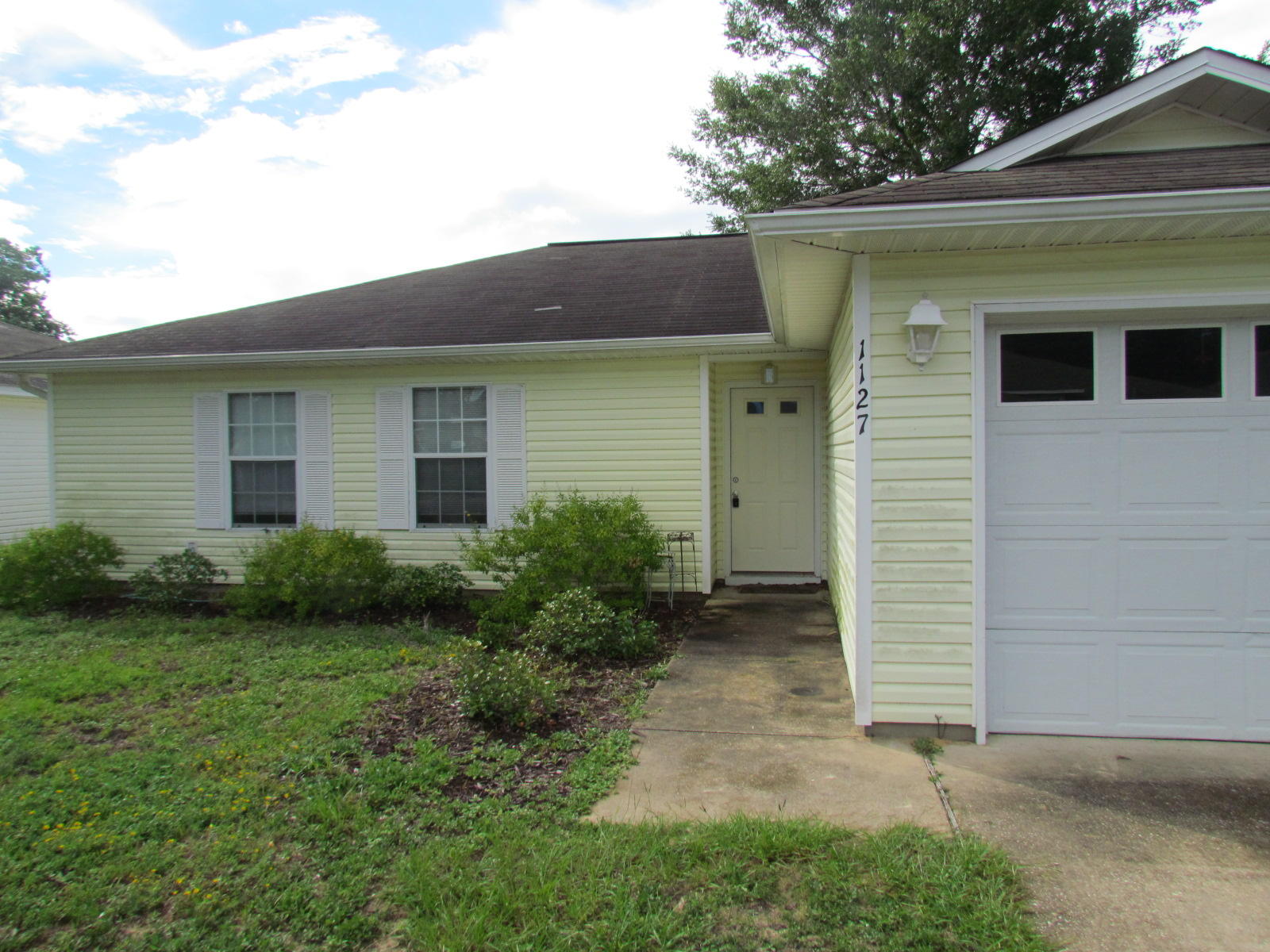 Charming 3 bedroom 2 bath home in the heart of Niceville, convenient to Northwest Florida State College and Eglin Air Force Base. Home has all tile flooring except for master bedroom. Kitchen comes equipped with all appliances (ice maker not warranted). Neutral colors throughout. Single car garage with automatic garage door opener. . Small backyard is fully fenced. Sorry No pets and NO smoking allowed. Any person 18 years old or older must apply separately. Tenants required to carry renter's liability insurance.