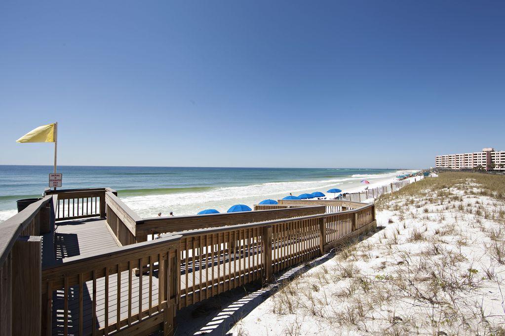 HOLIDAY SURF & RACQUET - Residential