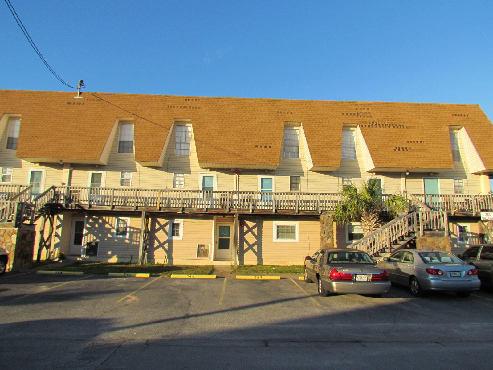 Nice 2- bedroom 2 1/2 bath, large open floor plan newer carpet and paint, Public Beach access is across the street. Water-sewer-garbage included in rent. Owner will consider a small pet with $255 non refundable pet fee. Available 01-17-2017