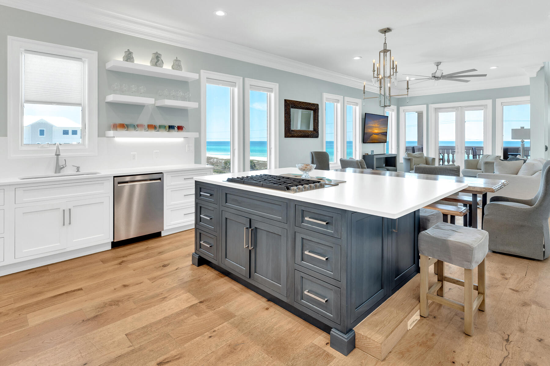 LAGUNA BEACH - Residential