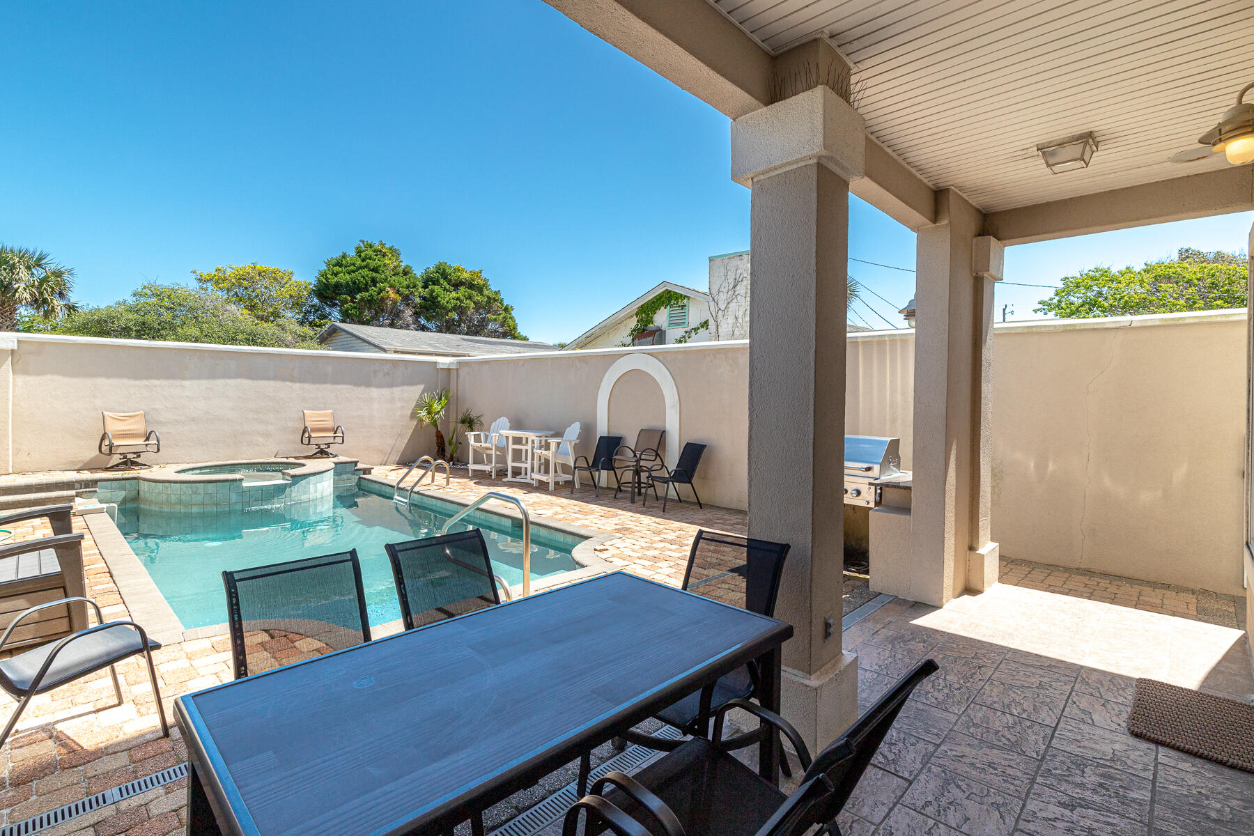 LAGUNA BEACH - Residential