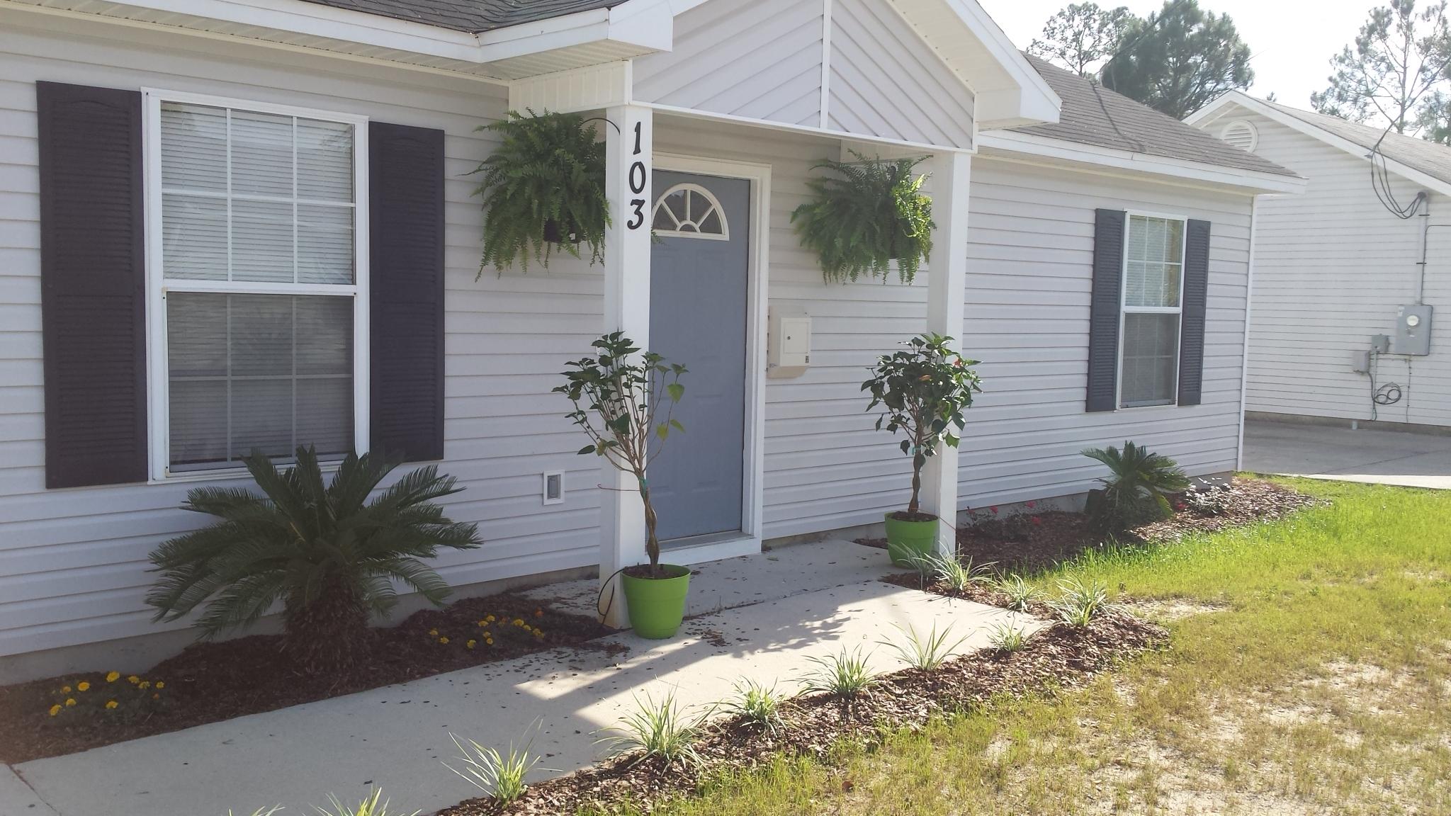 Florida cottage homes, 3 bedroom, 2 bath. Units have vaulted ceilings, central heating & air. Modern kitchens with range, dishwasher & refrigerator. Ceramic tile in kitchen, dining, entry & baths. Carpet or laminate floors in bedrooms and living room. Each home has private driveway and covered entry. These residences are close to Freeport Elementary School, Day care and shopping. And only approx. 12 miles from Hwy 98 and South Walton Beaches. Small pets under 30 lbs permitted with pet fee.No aggressive breeds. Background and credit check required.
