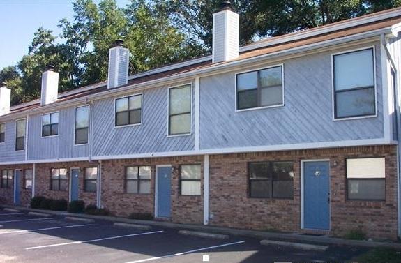 BEAUTIFUL TOWNHOME WITH WATER ACCESS, DOCK, PICNIC AREA. CONTEMPORARY LIVING WITH FIREPLACE. 1st floor completely tiled! Plenty of kitchen cabinet and counter space; half bath downstairs; breakfast bar and separate dining room. Available August 5th, 2019.