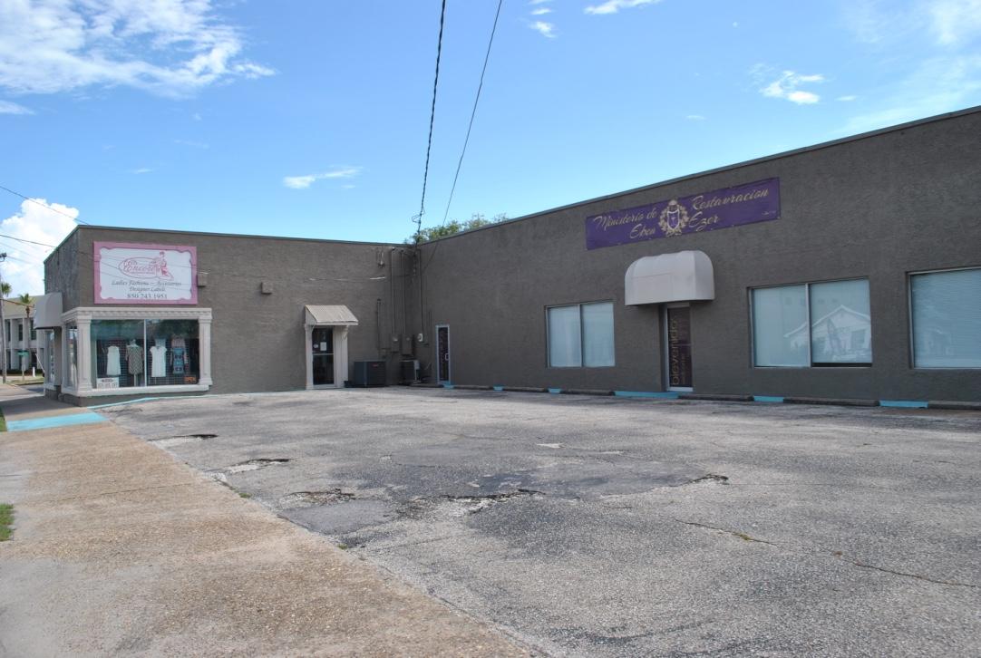 Retail building with a great visibility right at the busy intersection in Fort Walton Beach (Eglin Parkway and Perry Ave). Unit A is approximately 2600 sqft and has been occupied by a consignment store for many years. The space consists of several large rooms, an office, two restrooms, and a small warehouse area with a roll up door.