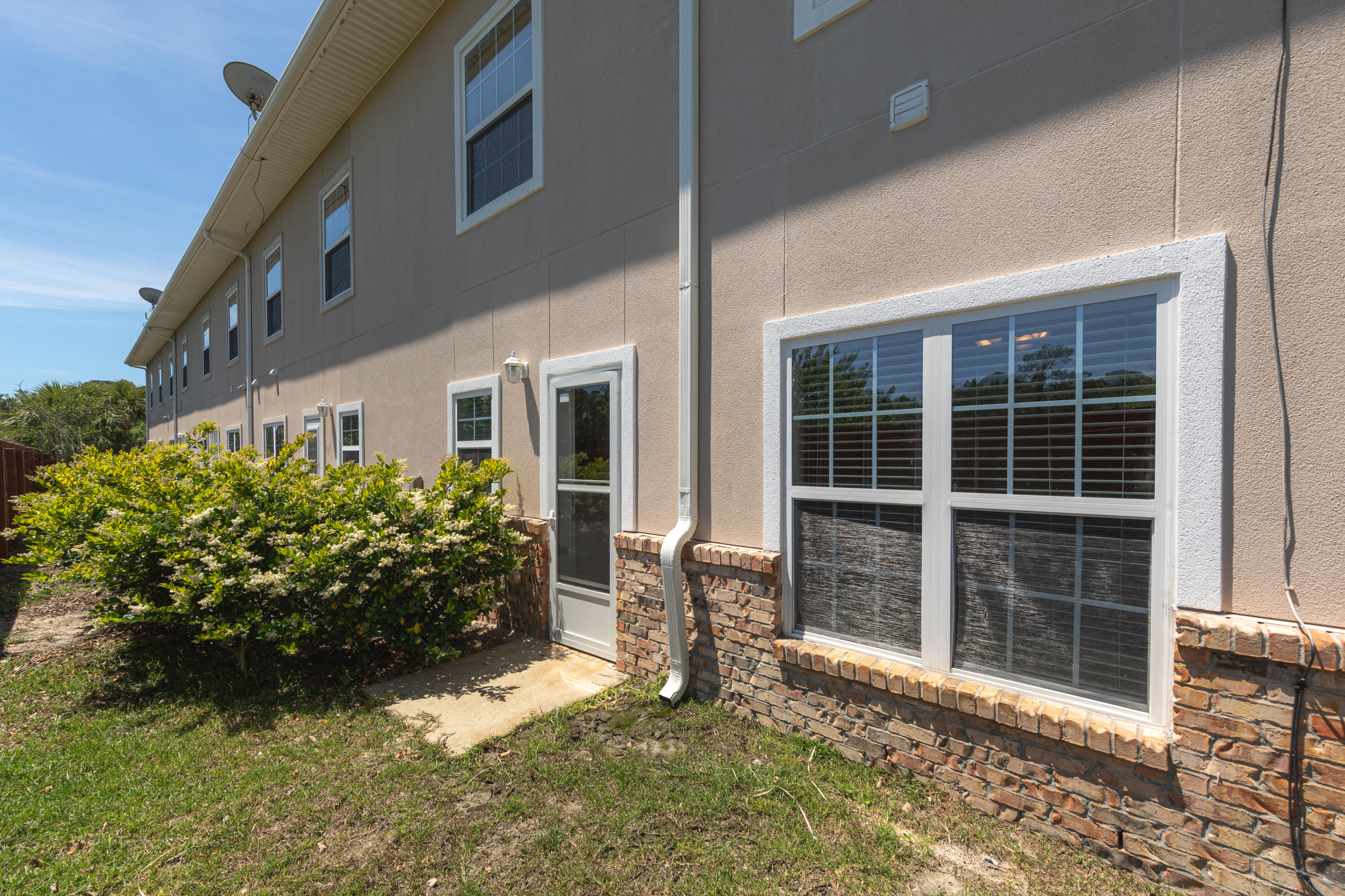 MERIDIAN SQUARE T/H - Residential