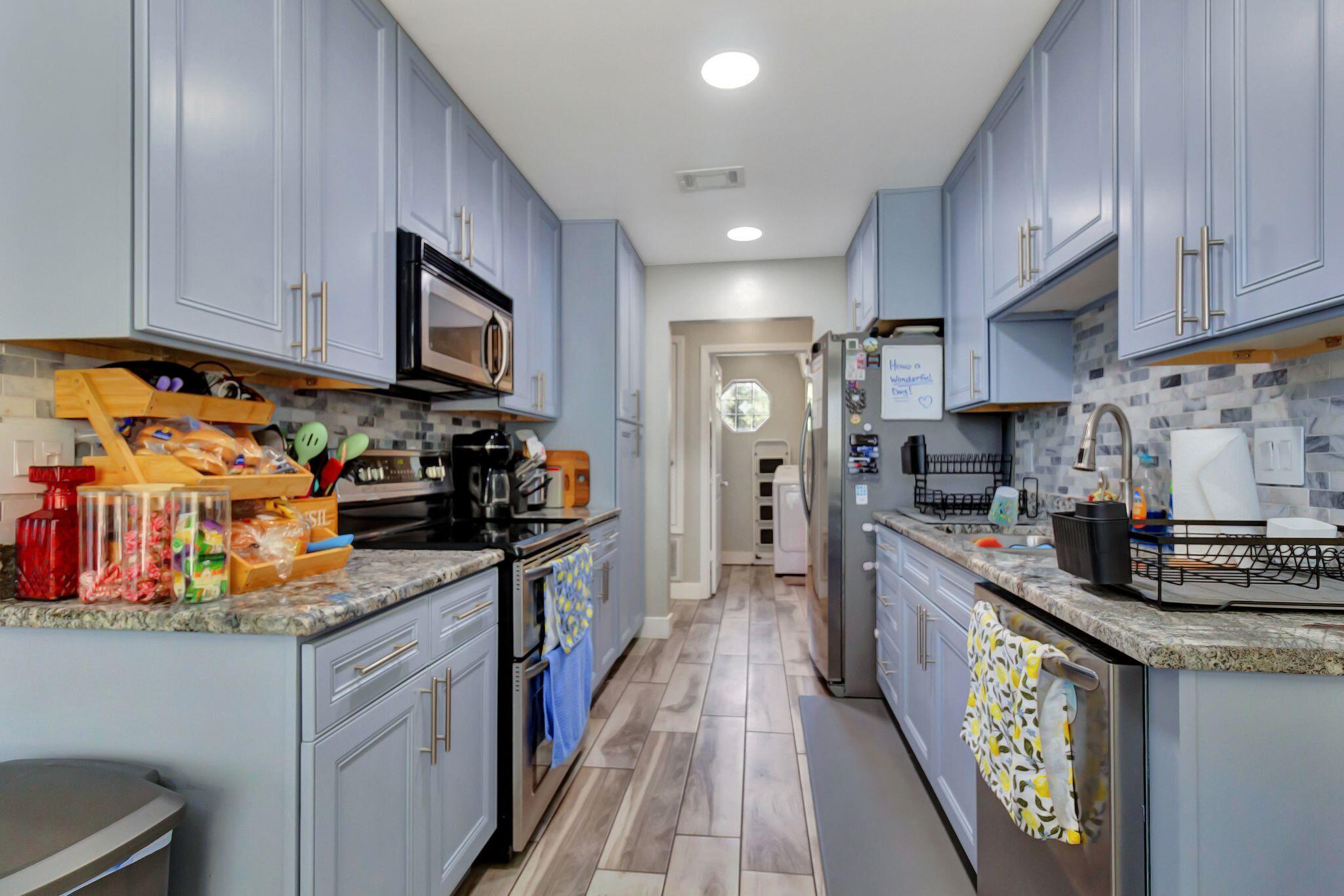 COUNTRYVIEW ESTATES - Residential Lease