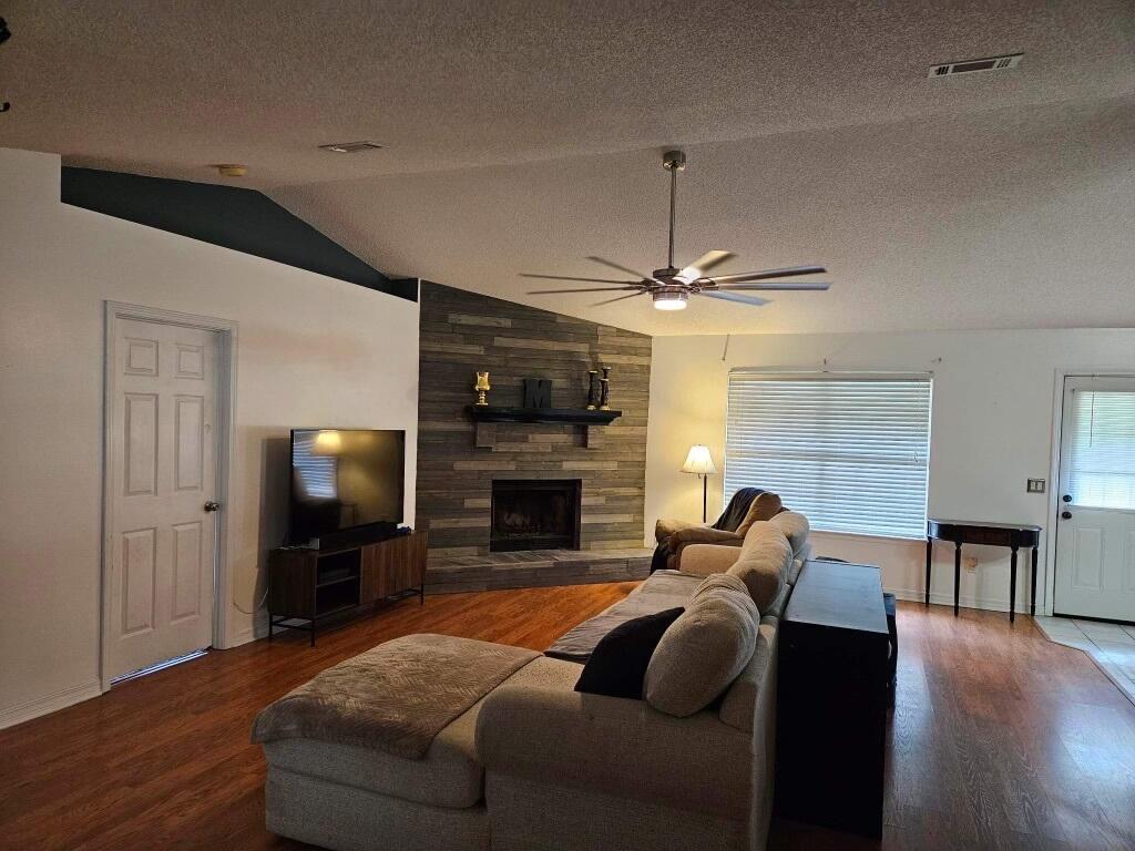 STEEPLECHASE PH II - Residential Lease