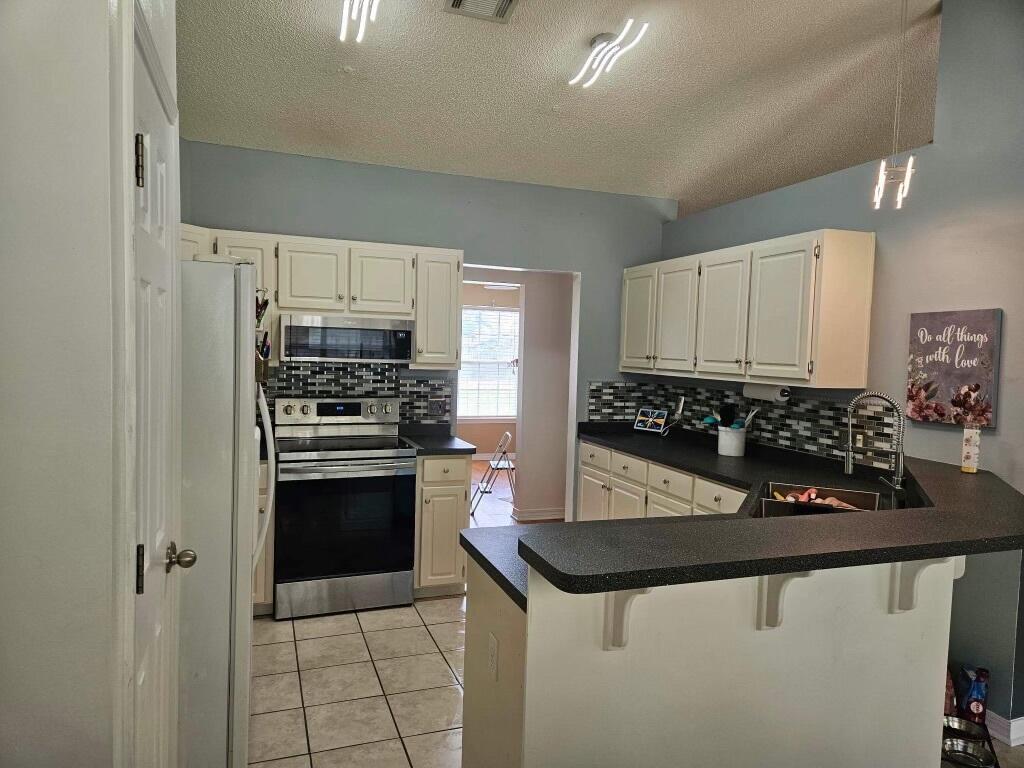 STEEPLECHASE PH II - Residential Lease