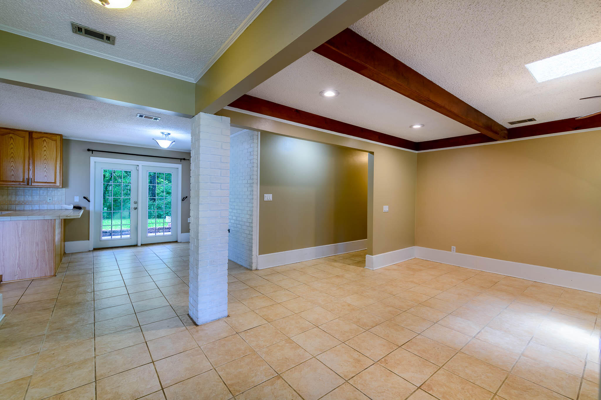 VALPARAISO PINECREST 6 - Residential Lease