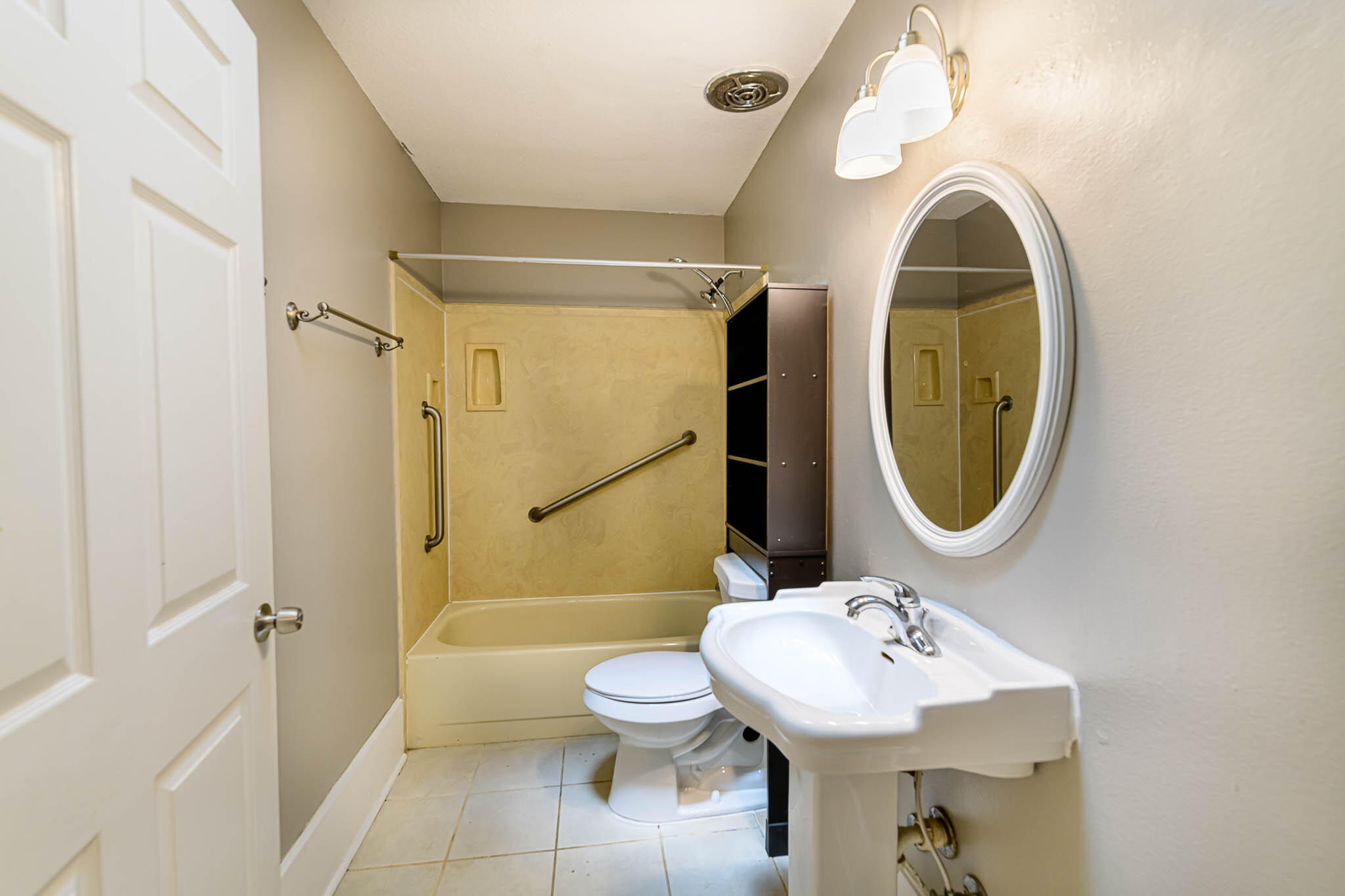 VALPARAISO PINECREST 6 - Residential Lease