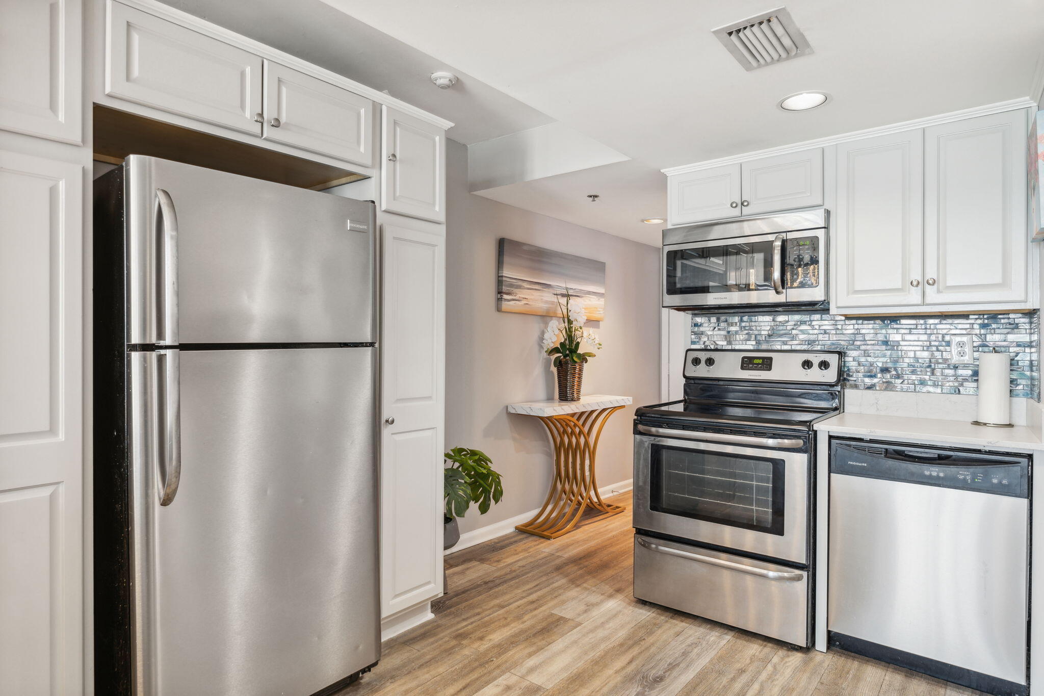 SUNBIRD CONDO - Residential