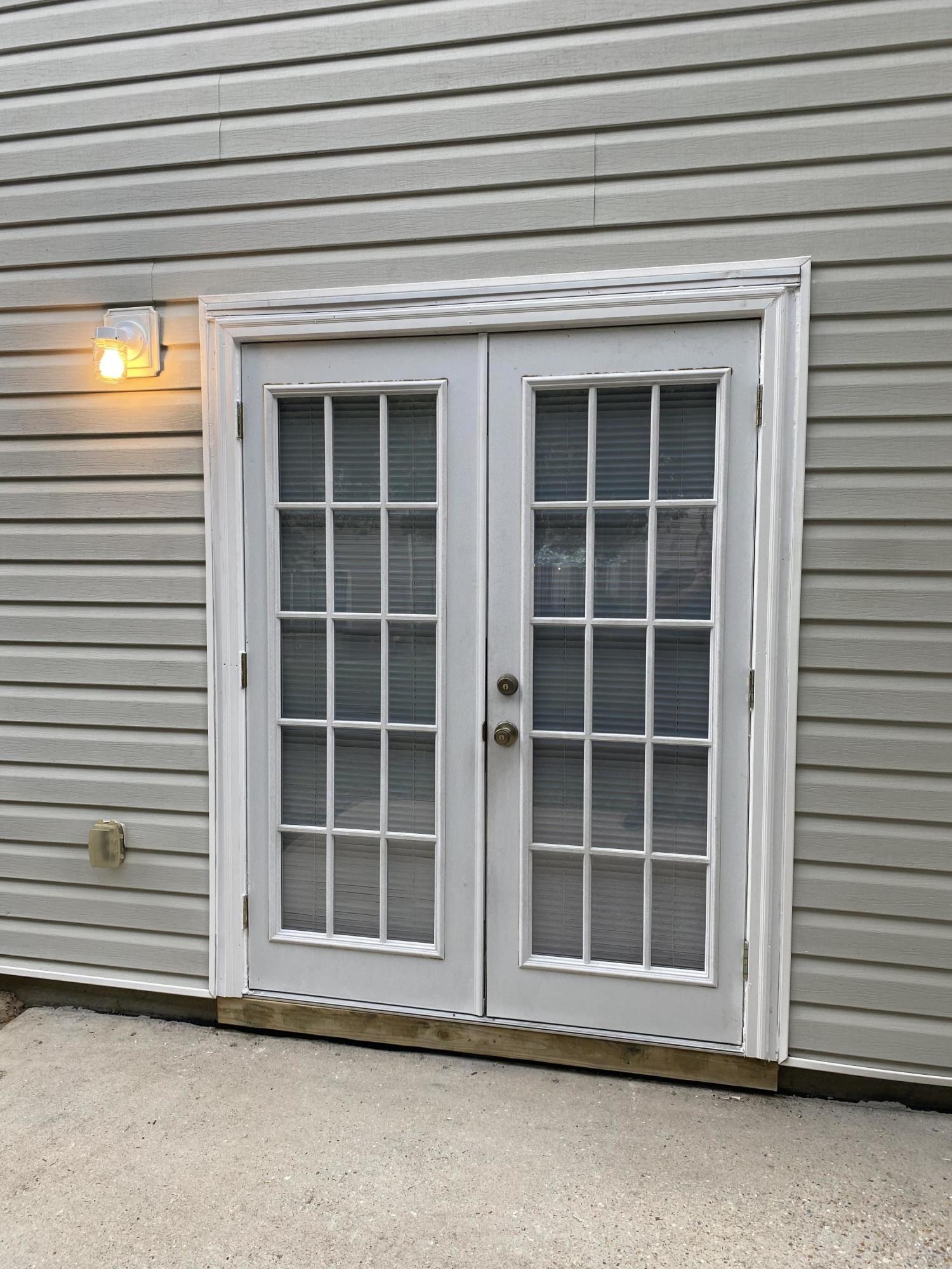 ROLLING PINES - Residential Lease