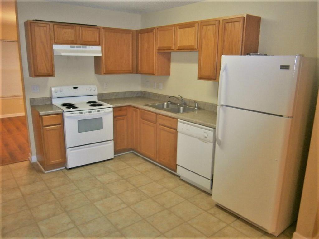 ROLLING PINES - Residential Lease