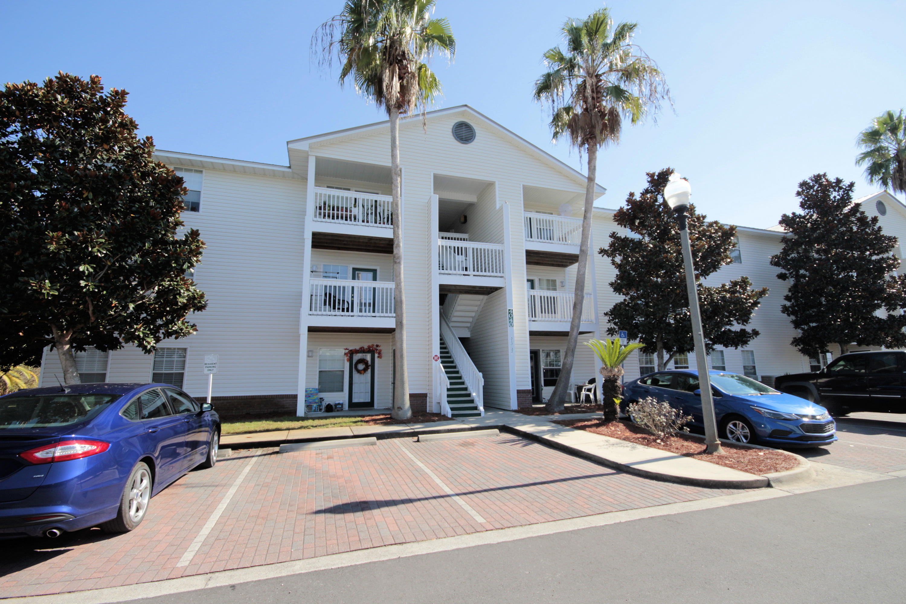 Investment Opportunity! One Bedroom One bath condo with the larger 920 square foot floor plan and Ground floor unit! Unit 315 is leased through 11.30.2018. Own this unit and retain immediate rental income. Conveniently located near White Sandy Beaches and Emerald Green Water of the Gulf of Mexico. In heart of Destin near shopping, schools, and world class restaurants. Indian Lake Condominium features amenities including sparkling blue swimming pool, fitness room, community center, and even a place to park your boat trailer! Unit is tiled throughout for ease of maintenance. Unit has been well maintained.
