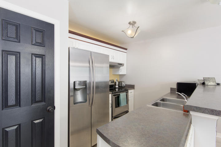 DOMENICAS COVE T/H - Residential Lease