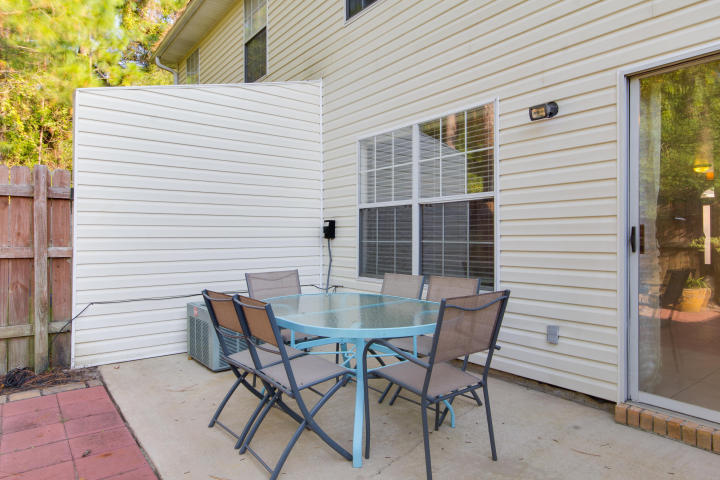 DOMENICAS COVE T/H - Residential Lease