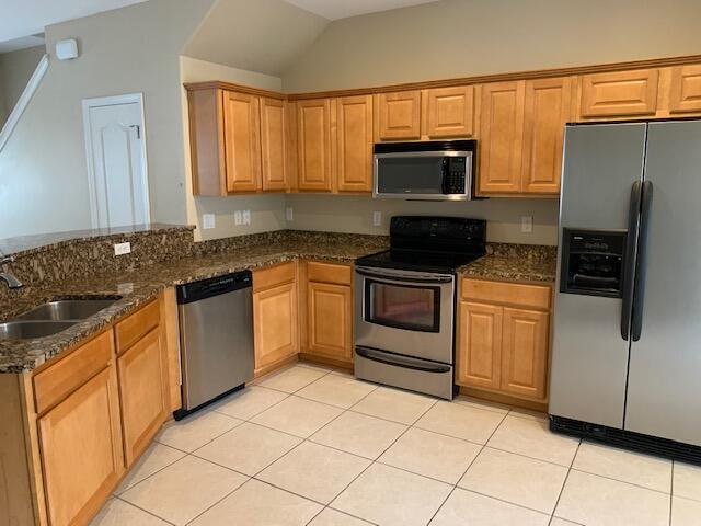 Available October 1st. Location Location Location!! The perfect  3/2.5 townhouse in the heart of Niceville. Down a dead-end street. This beauty boasts tile floors throughout the first floor, granite counters, stainless steel appliances, maple cabinets and a well appointed open floor plan. All bedrooms are nicely sized with an oversized master suite. Get it while you can because it won't last long. No indoor smoking. Small Pet may be allowed with owner approval and non-refundable pet fee. For more information Please Text Tiffani Messmore 850-797-0681 or email messmorerentals@gmail.com