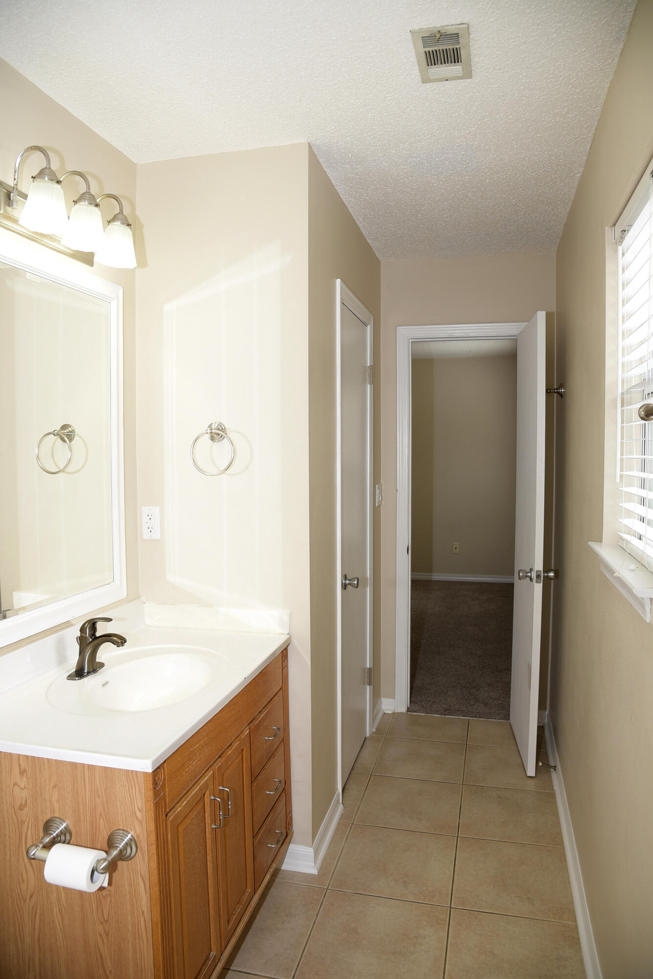 BLUE PINE VILLAGE AMENDED LOT 13 BLK A - Residential Lease