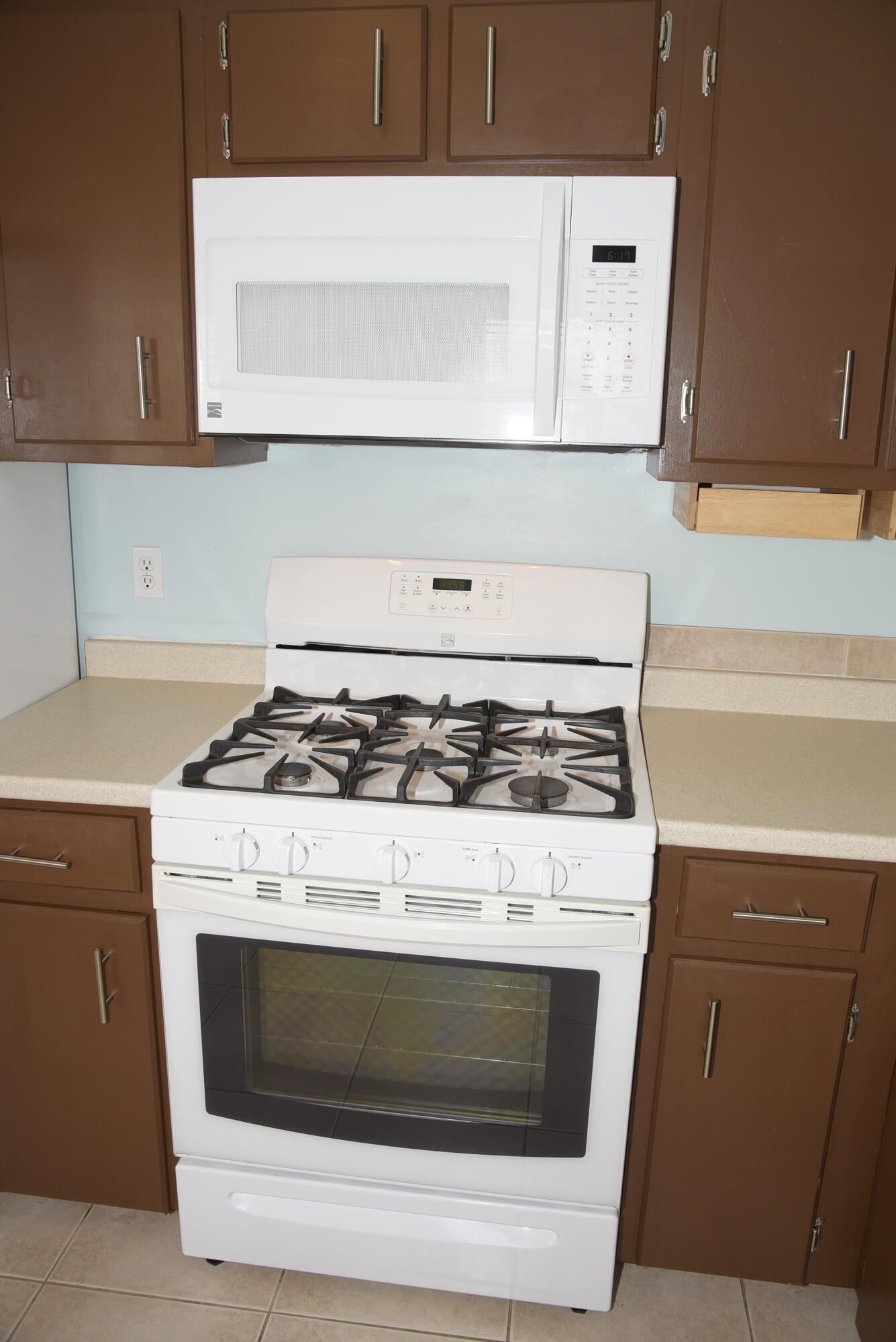 BLUE PINE VILLAGE AMENDED LOT 13 BLK A - Residential Lease
