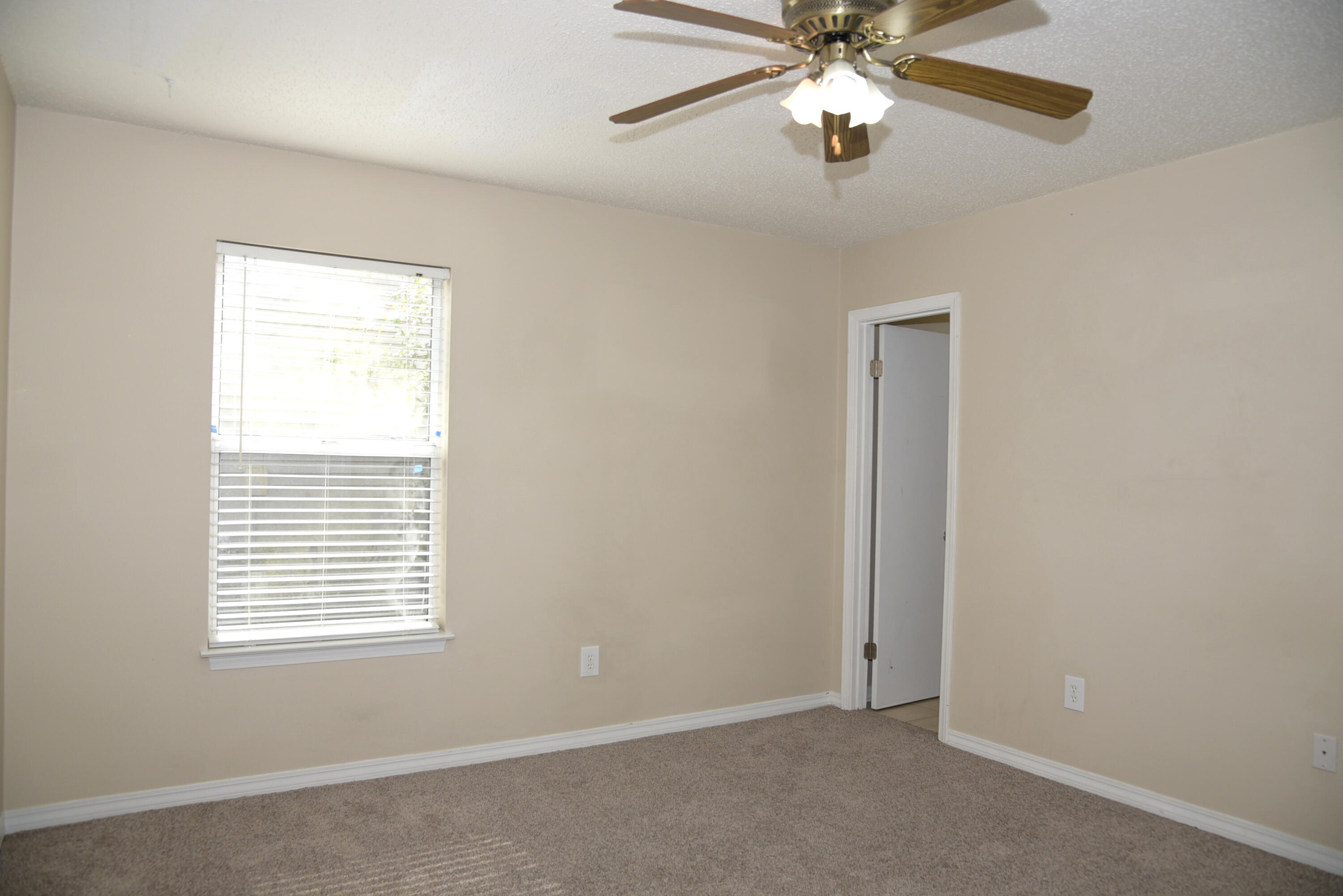 BLUE PINE VILLAGE AMENDED LOT 13 BLK A - Residential Lease