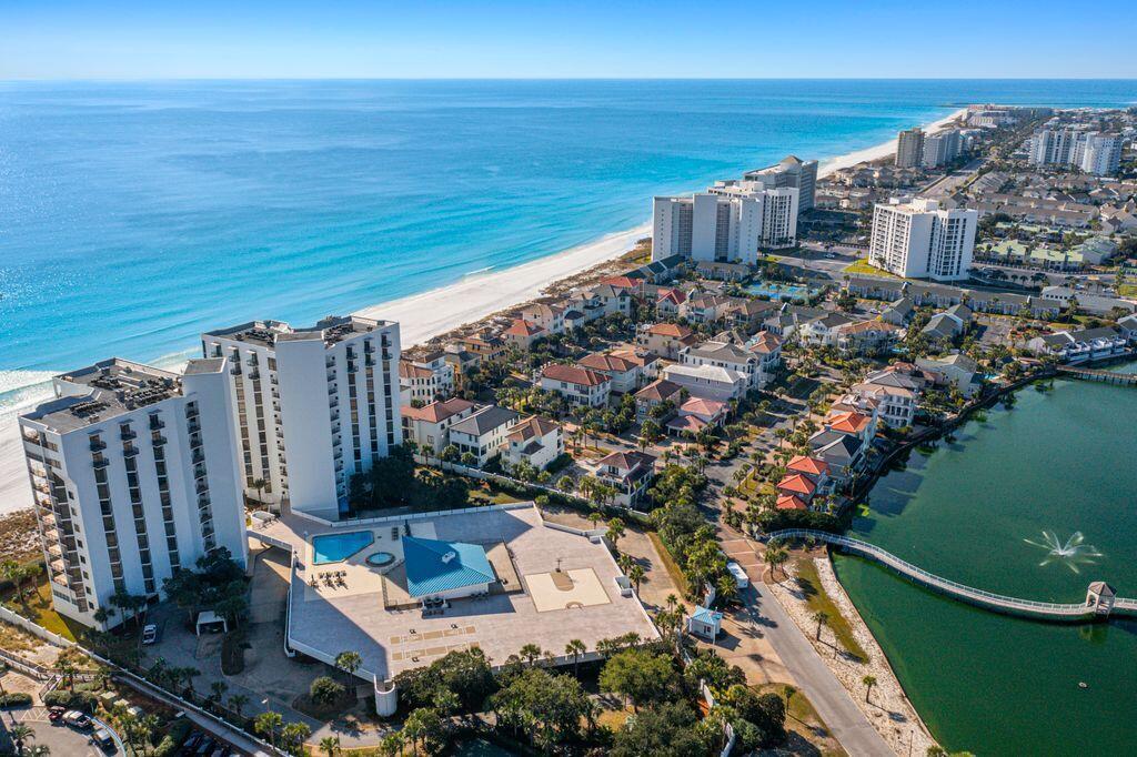 REGENCY TOWERS - Residential