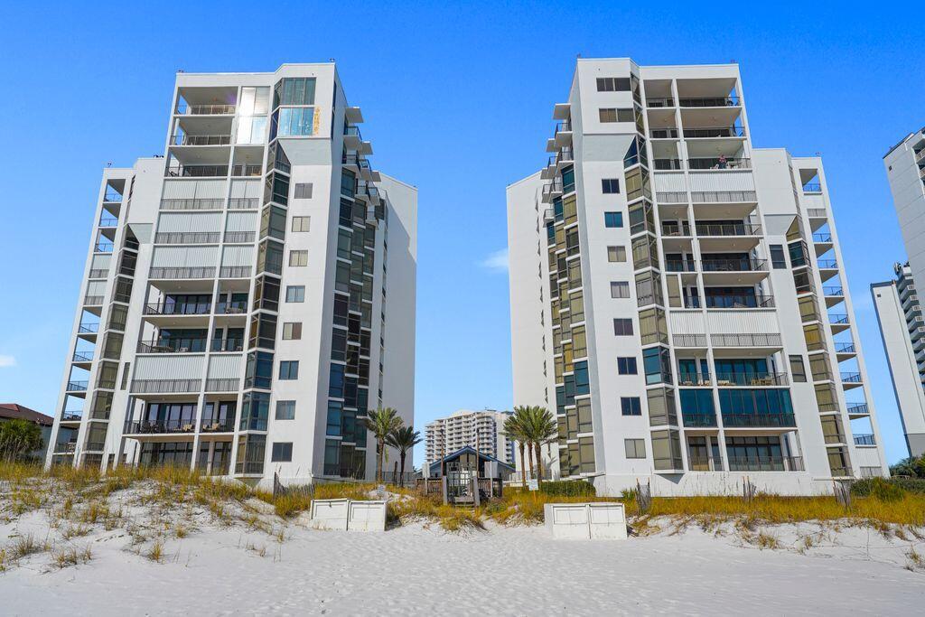 REGENCY TOWERS - Residential