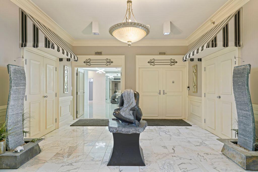 REGENCY TOWERS - Residential