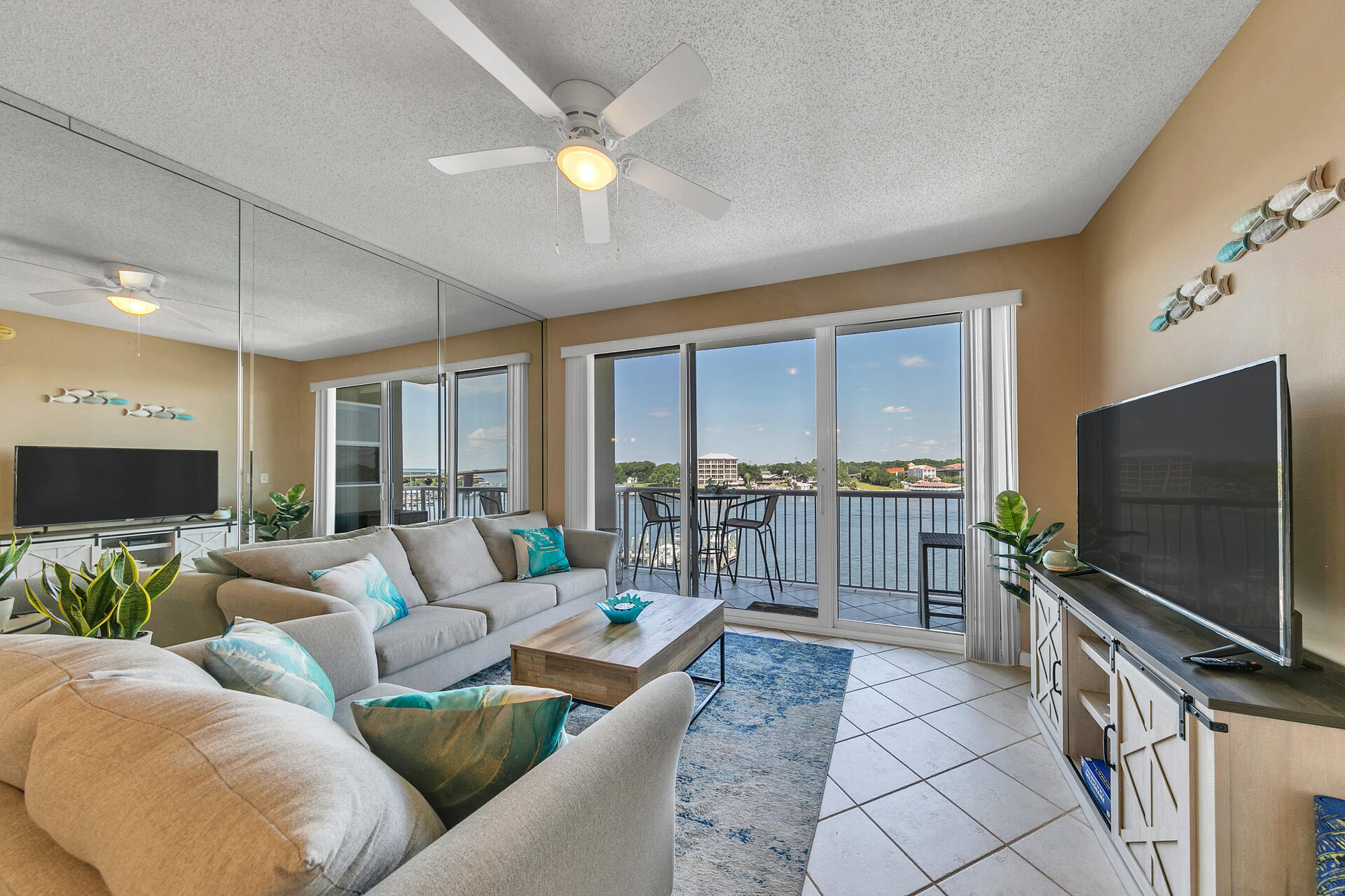 PALM COURT YACHT CLUB - Residential