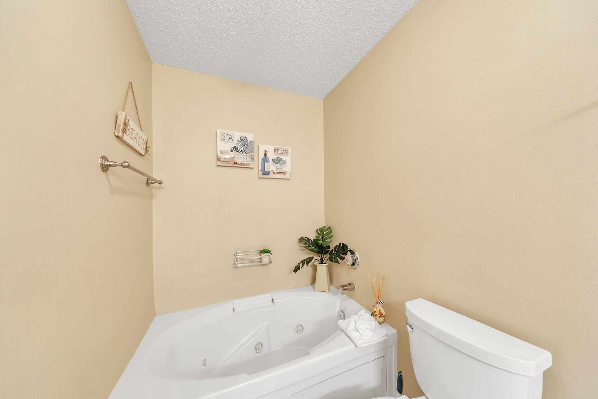 PALM COURT YACHT CLUB - Residential